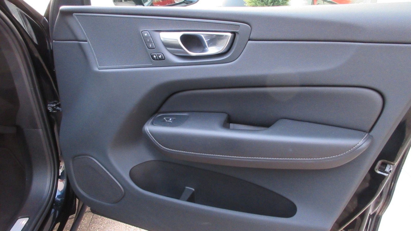 Fahrzeugabbildung Volvo XC 60 B4 Plus Bright 2WD