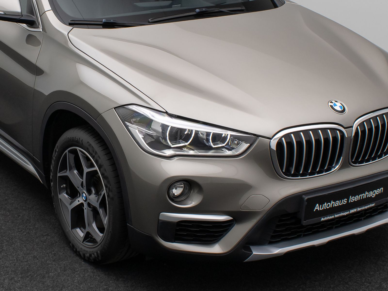 Fahrzeugabbildung BMW X1xD20d xLine Kamera HUD Alarm H/K NaviPlus 18"