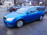 Skoda Octavia Combi RS TDI DSG/Leder/Sitzhzg/AHK - Skoda Octavia aus 2012: RS