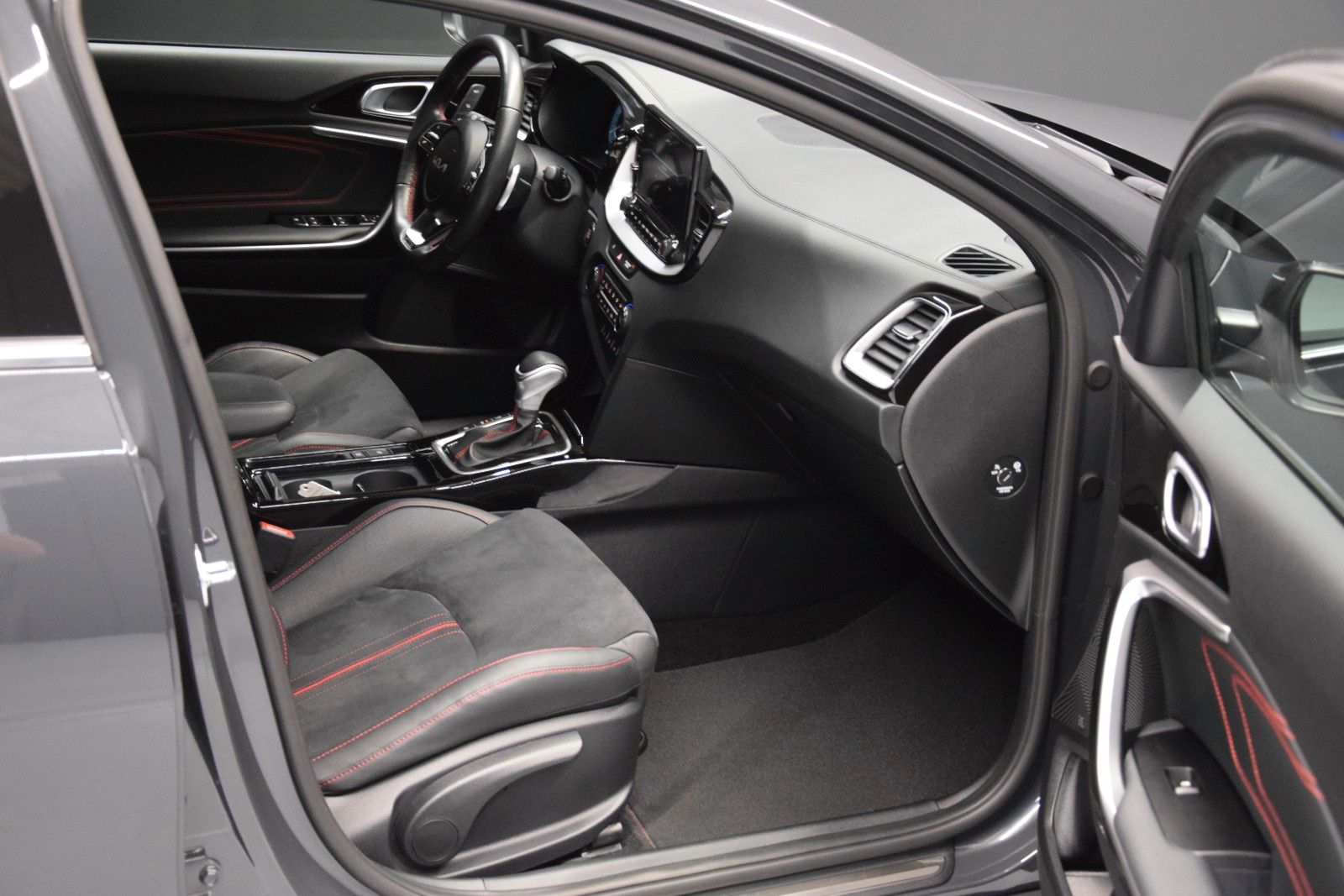 Fahrzeugabbildung Kia ProCeed GT 1,6 TGDI DCT Pano ACC Memory JBL Ambi