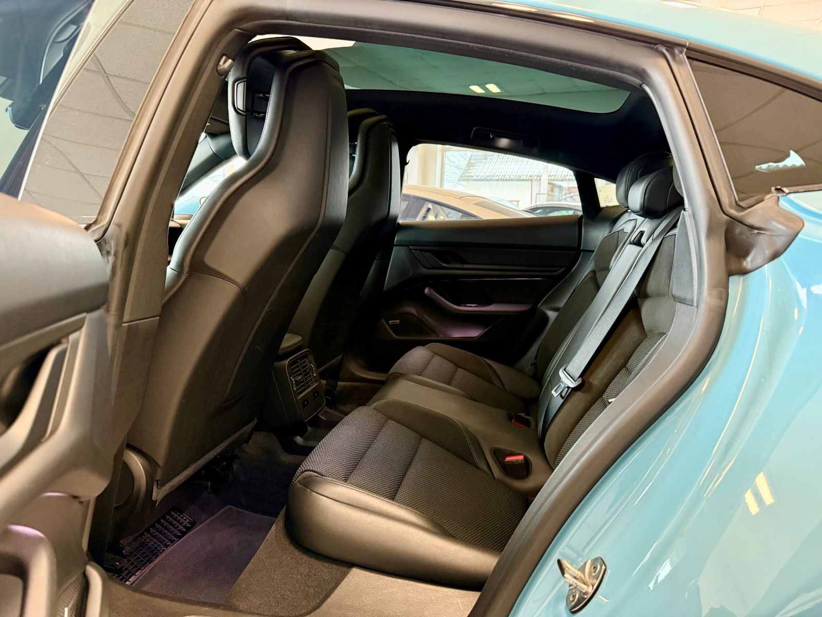 Fahrzeugabbildung Porsche Taycan 4S Performance/Panorama/PDCC/HeadUp