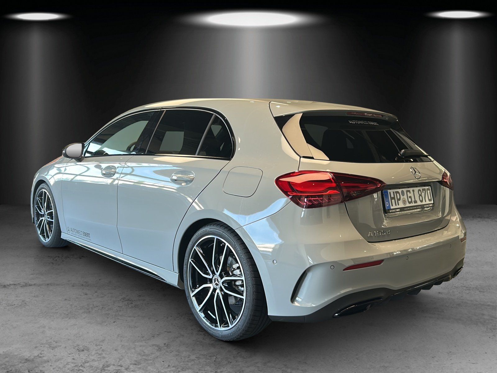 Fahrzeugabbildung Mercedes-Benz A 180 d AMG MultiBeam PANO Lenkradhzg. TOTWINKEL