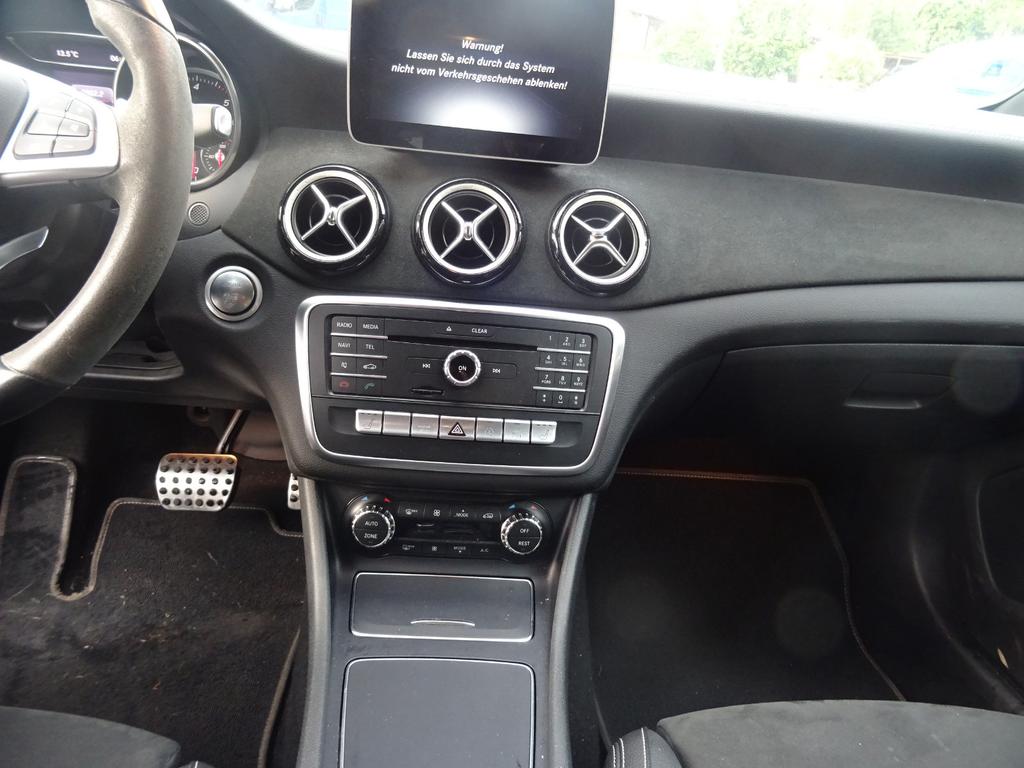 Mercedes-Benz A 220