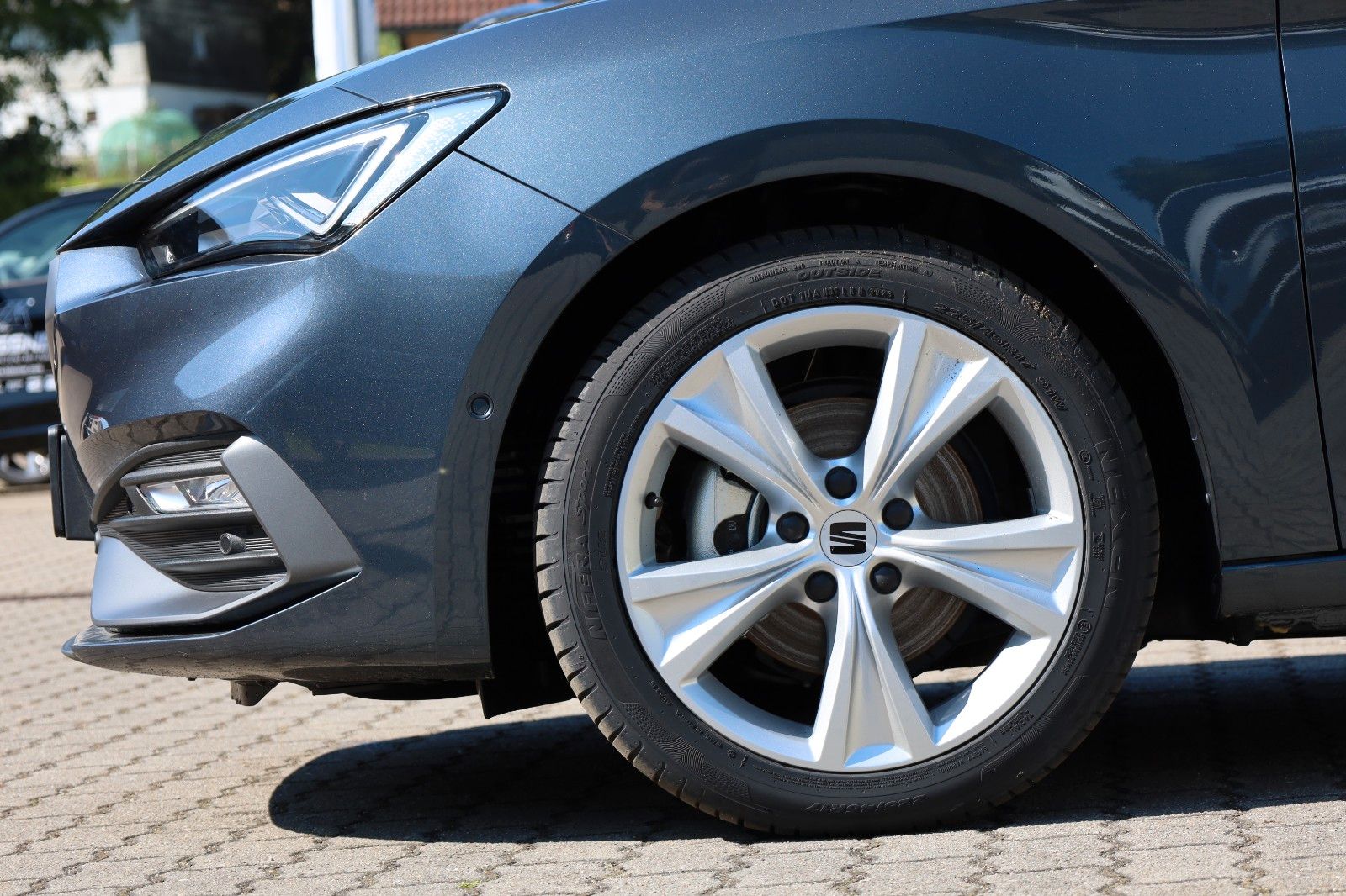 Fahrzeugabbildung SEAT Leon Sportstourer 1,5 eTSI  FR DSG
