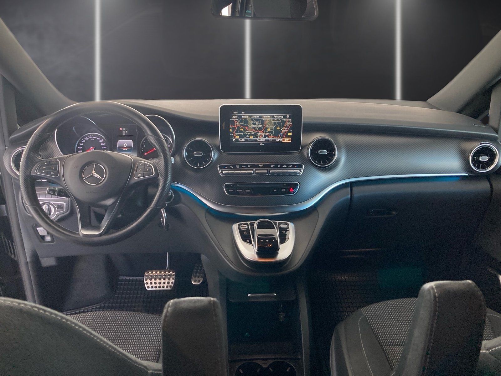 Fahrzeugabbildung Mercedes-Benz V 300 d AMG lang*AHK*STDHZG*Distro*TOT*ILS*Burm*