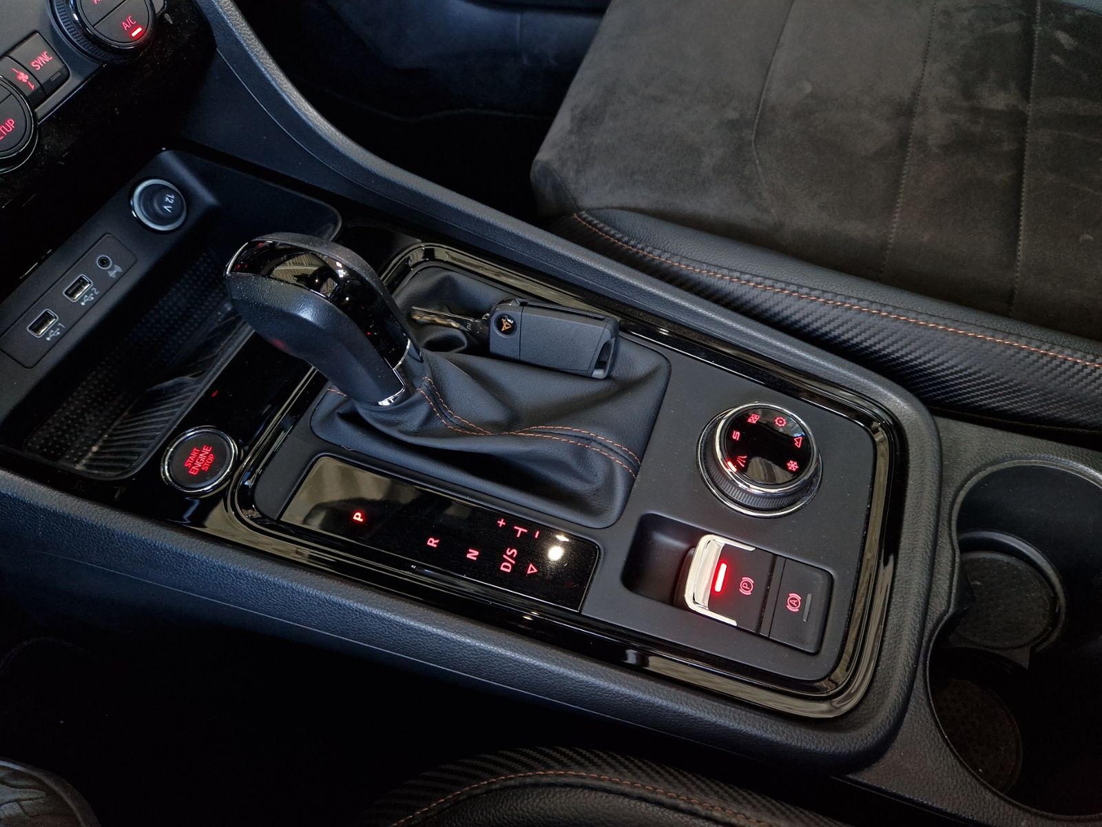 Fahrzeugabbildung CUPRA Ateca 4Drive PANO AHK 360° LED