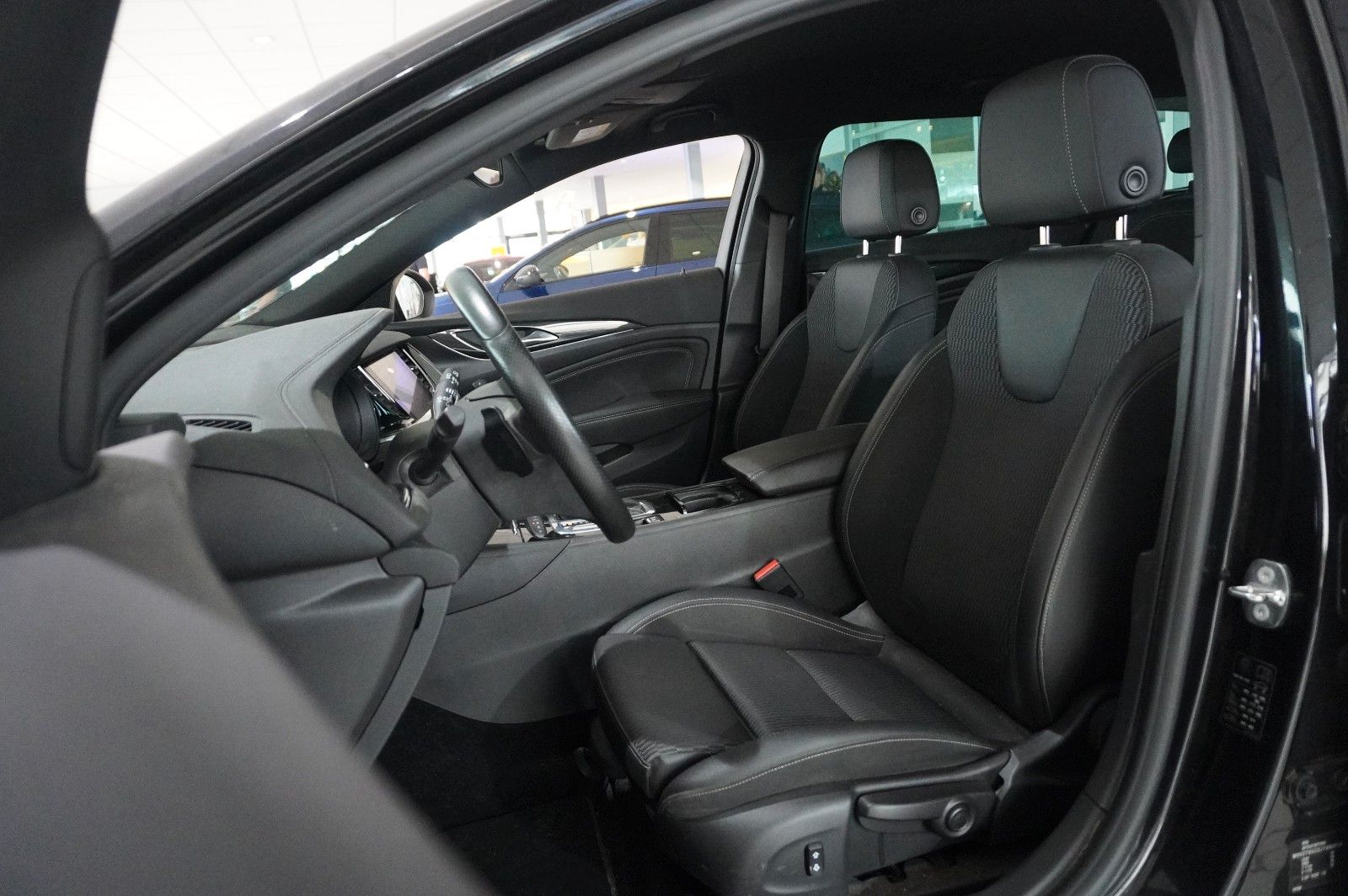 Fahrzeugabbildung Opel Insignia B ST 2.0T INNOV. 4X4 NAVI/OPC/KAMERA