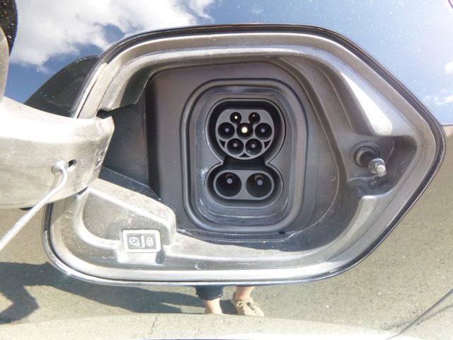 Fahrzeugabbildung Opel Corsa F e Elegance >Wärmepumpe/NAV/LED/KAM