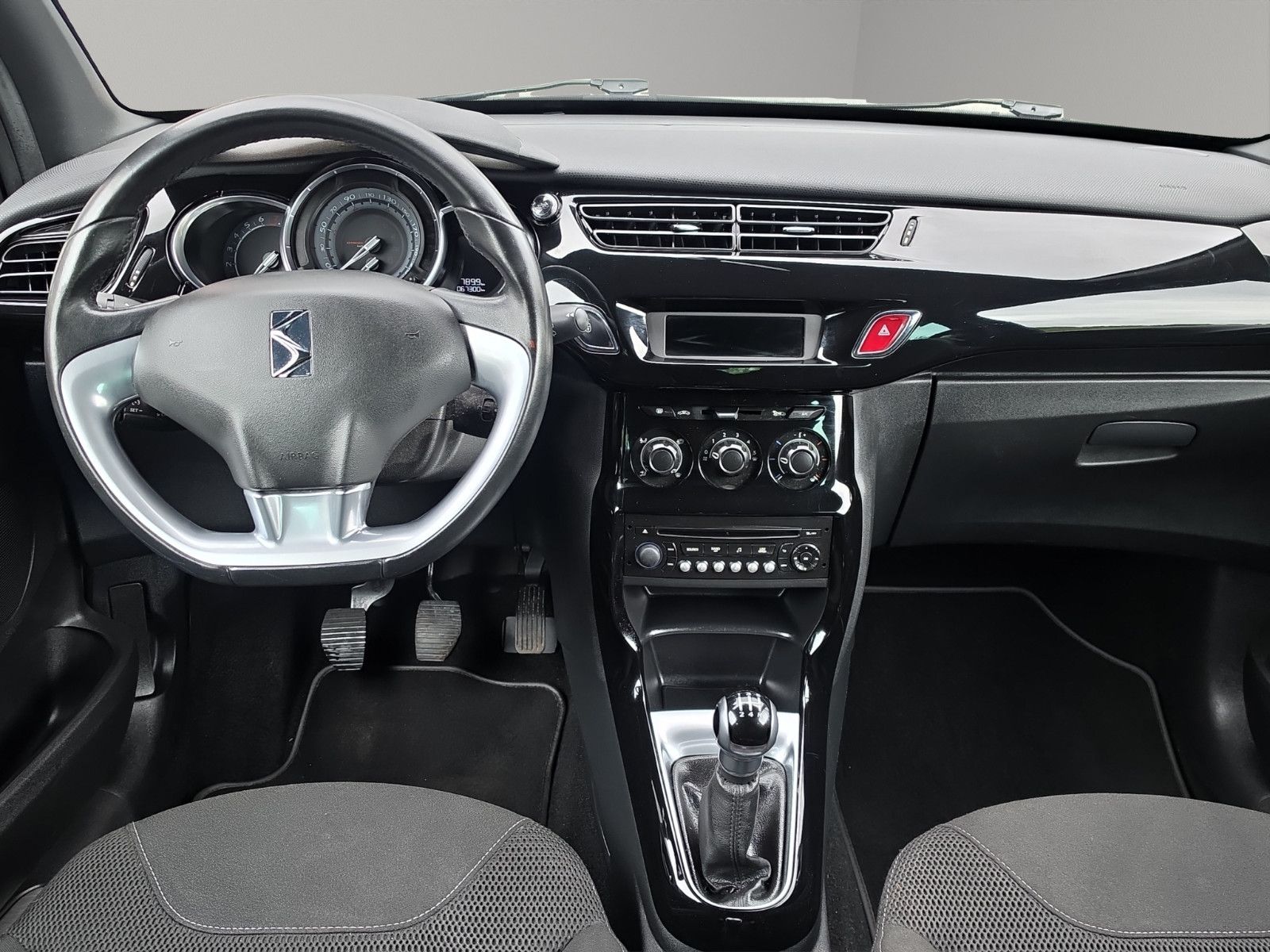 Fahrzeugabbildung Citroën DS3 SoChic SPORTPAKET KLIMA PDC TEMPOMAT