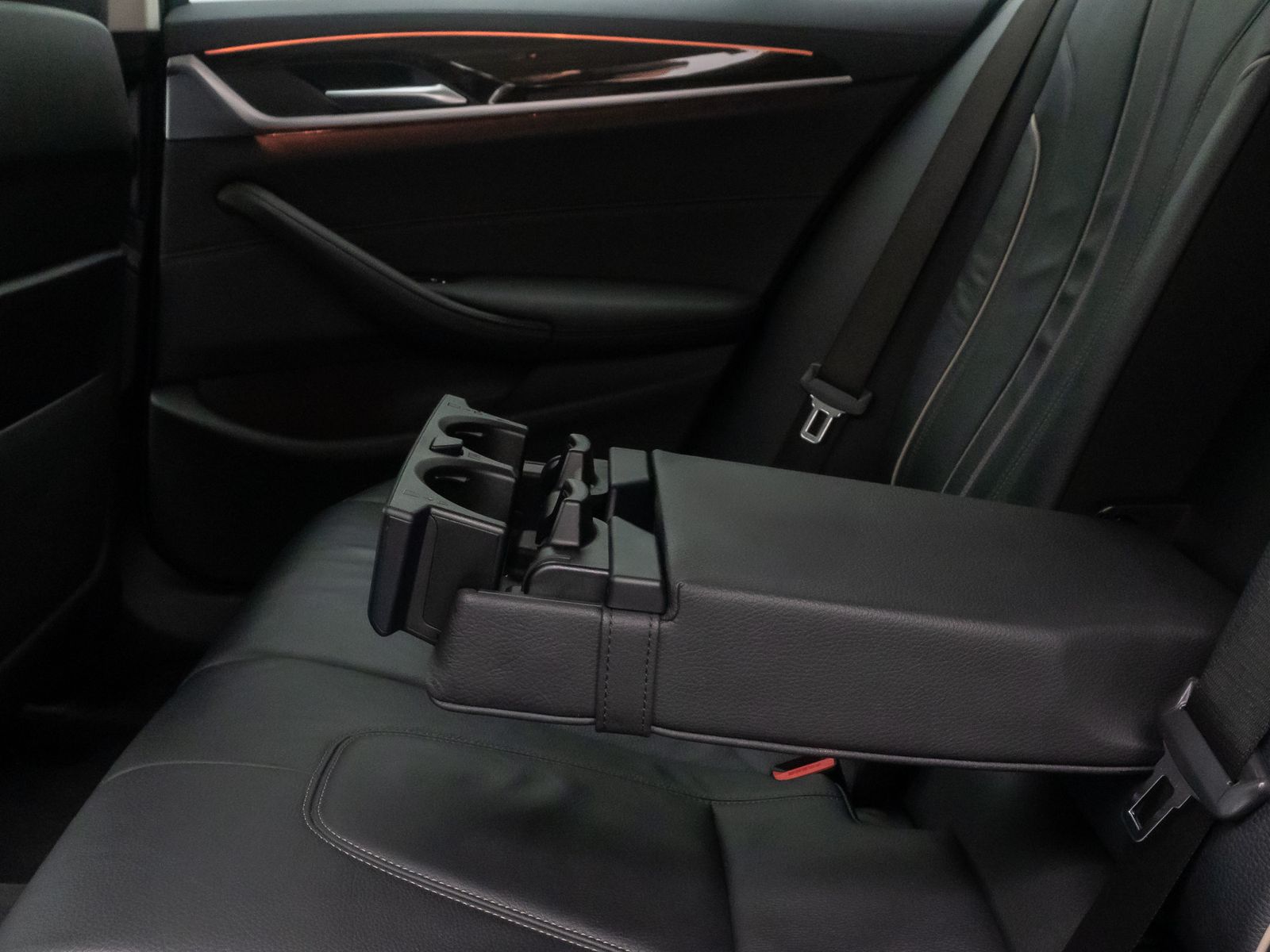 Fahrzeugabbildung BMW 520d Luxury Line DAB Kamera HUD Laser SoftClose