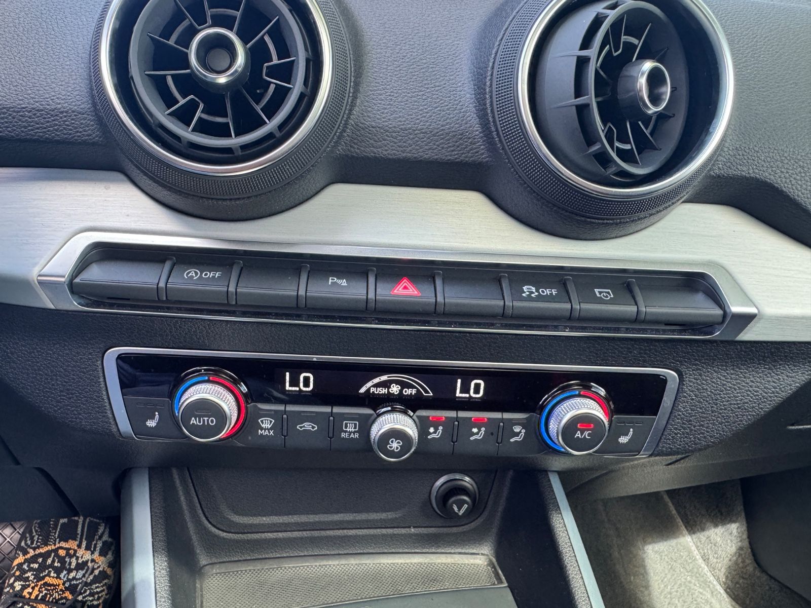 Fahrzeugabbildung Audi Q2 40 TFSI quattro S Line Leder+Navi+Panorama+LE