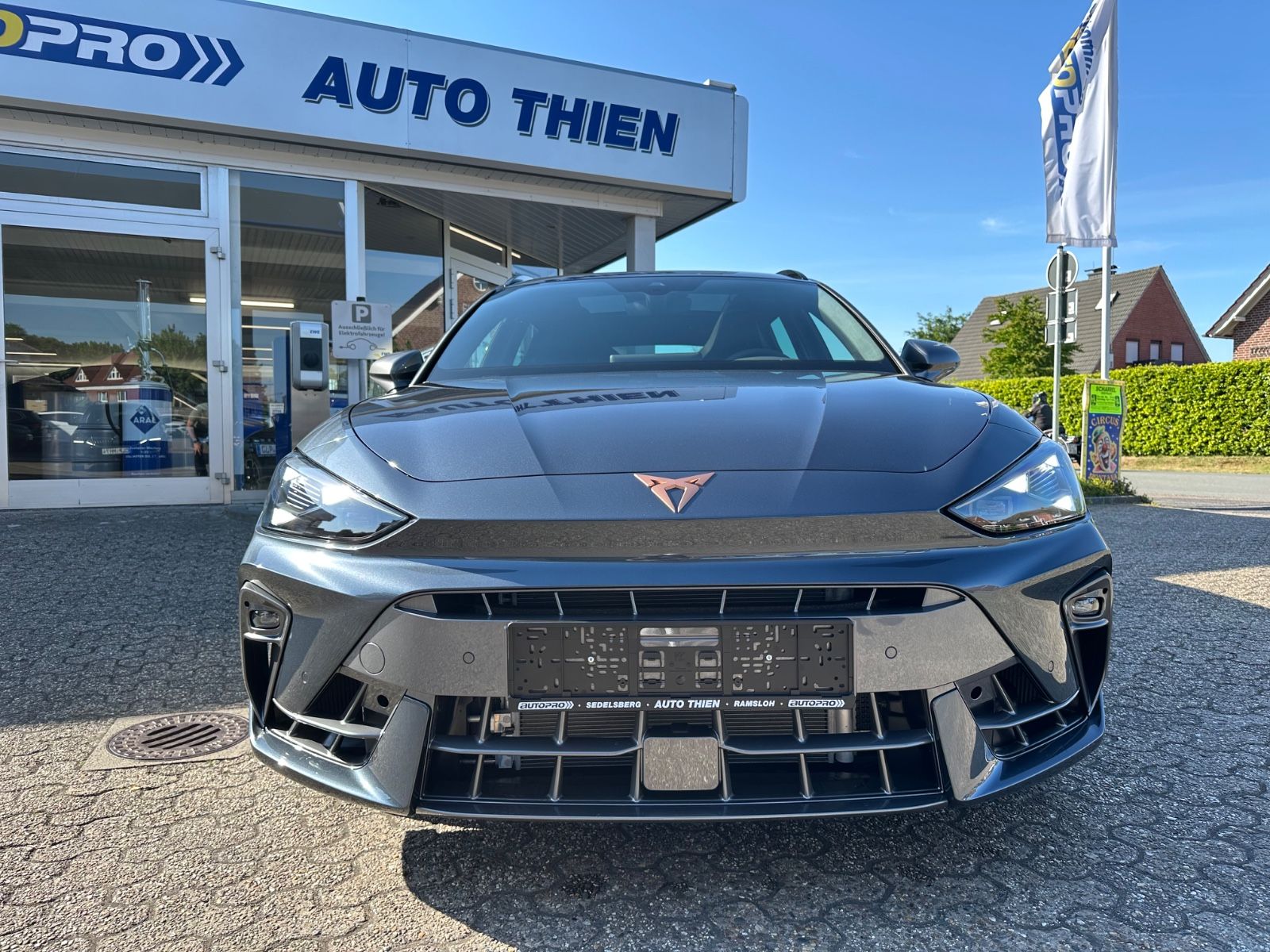 Fahrzeugabbildung CUPRA Leon ST 2.0 TSI 4Drive VZ Pano/AHK/Navi/ACC