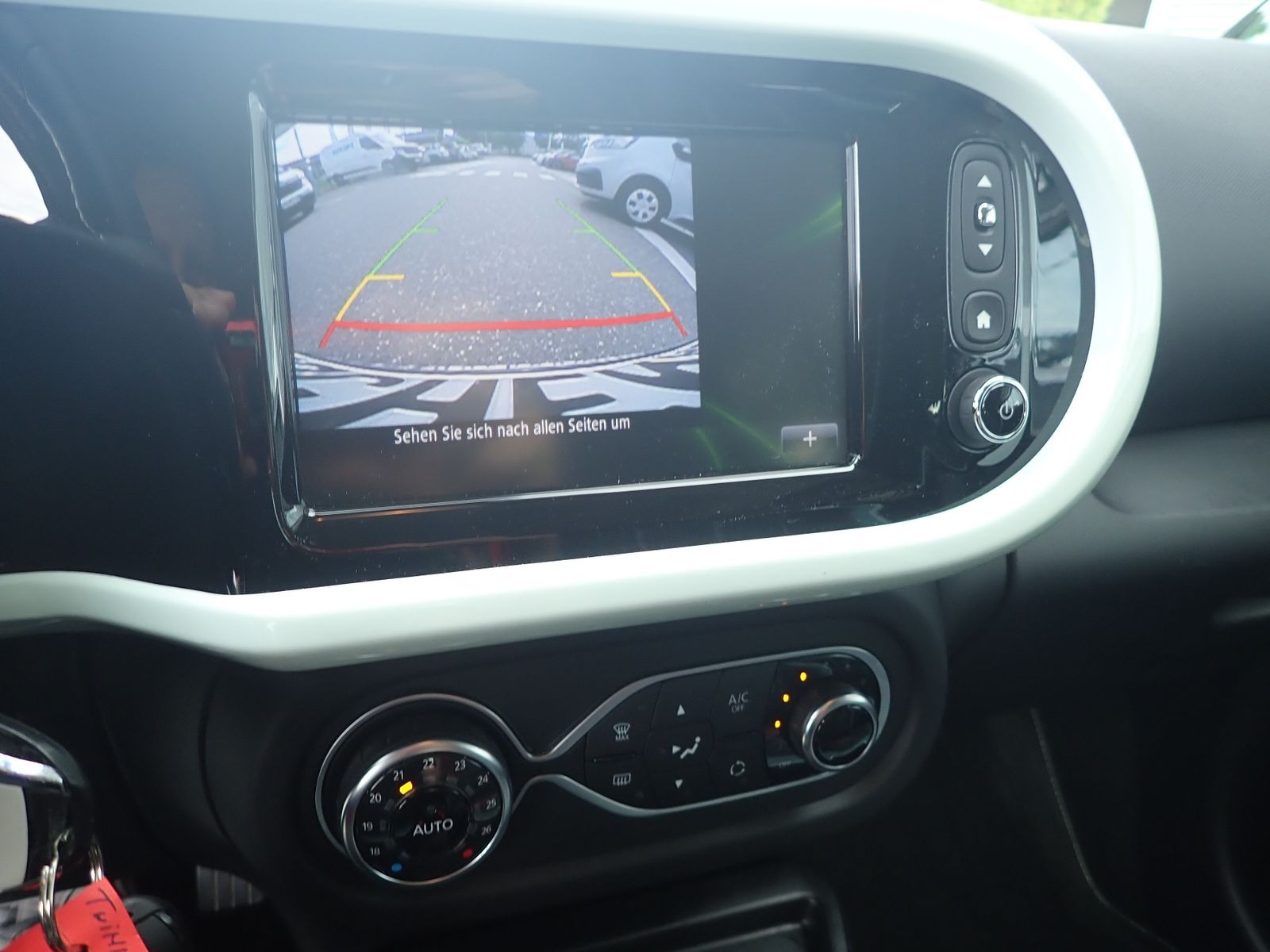 Fahrzeugabbildung Renault Twingo La Parisienne TCe 90 EDC
