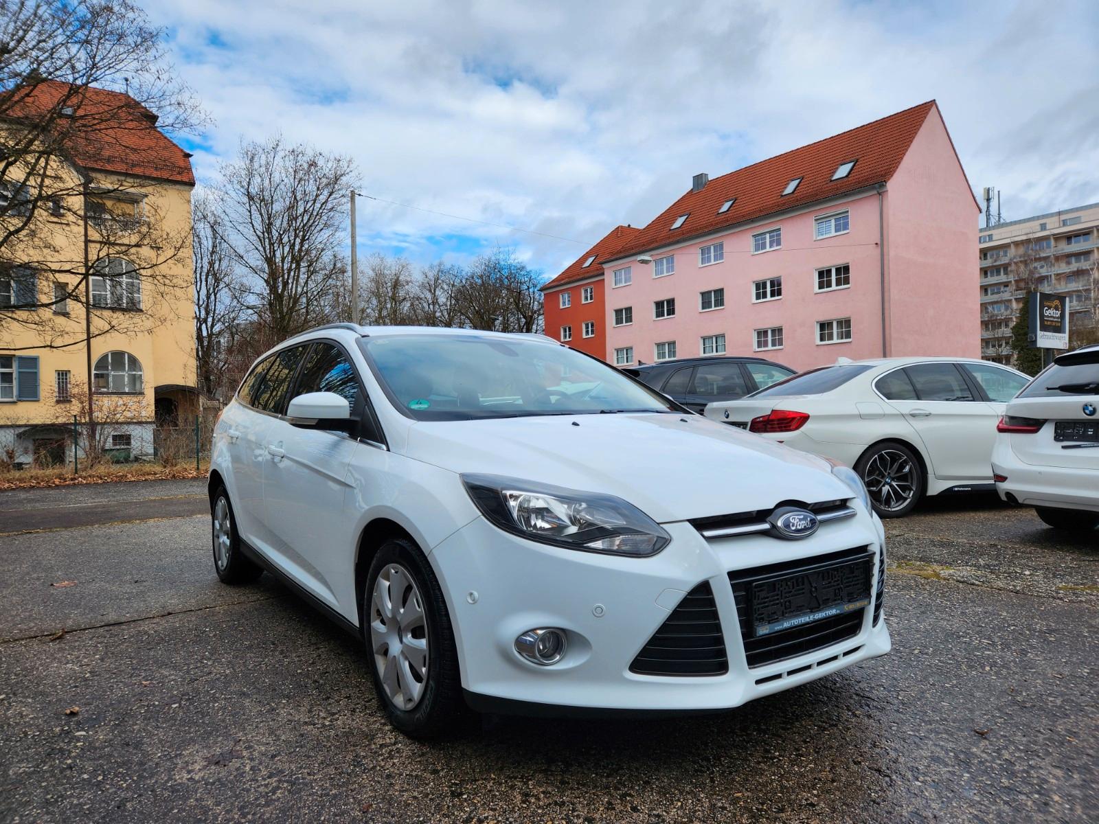 Ford Focus Turnier Titanium 1.0*Tüv*Navi*Klima*1.Hand