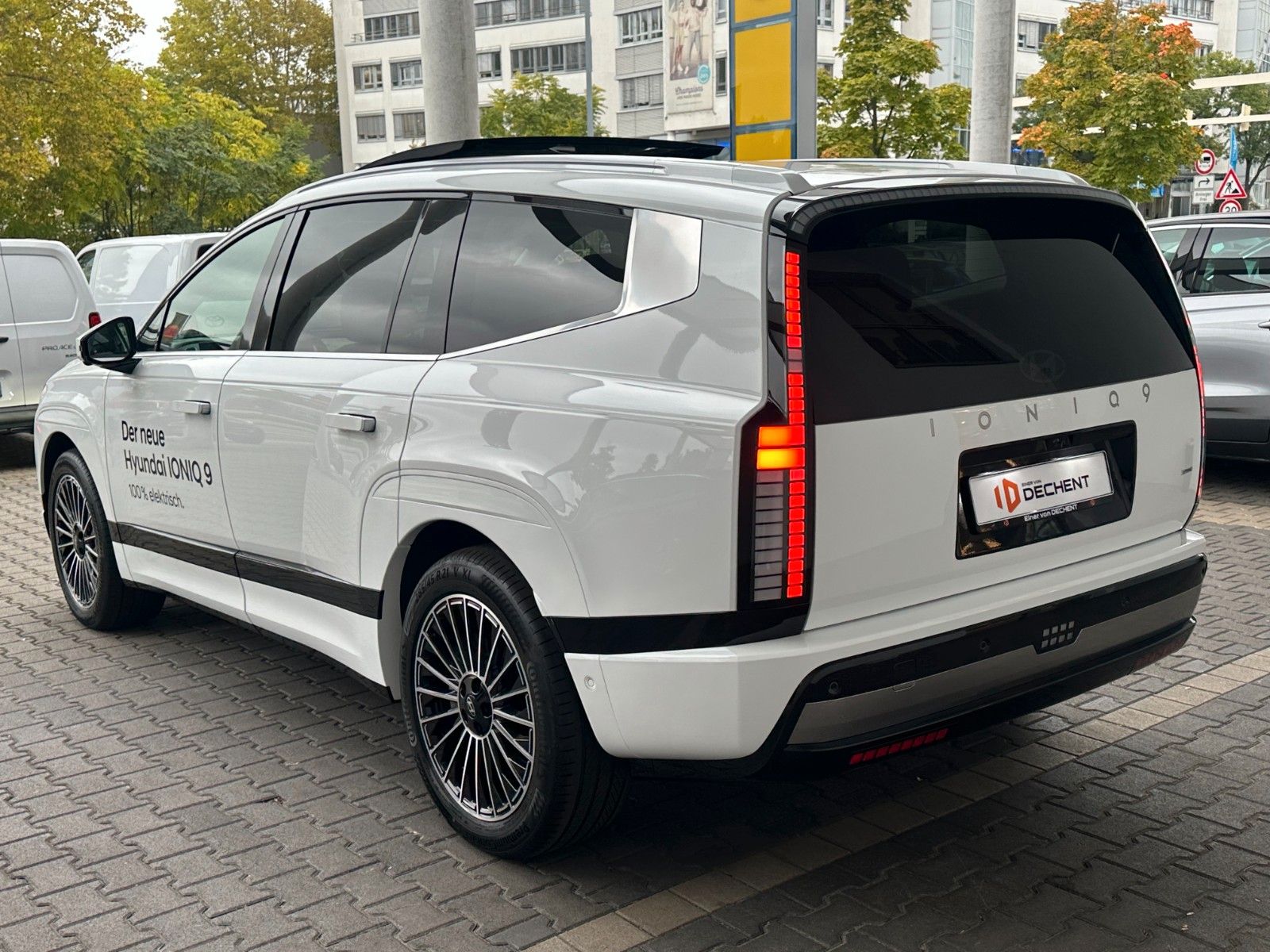 Fahrzeugabbildung Hyundai IONIQ 9 UNIQ 110kWh 360°/Bose/Leder!