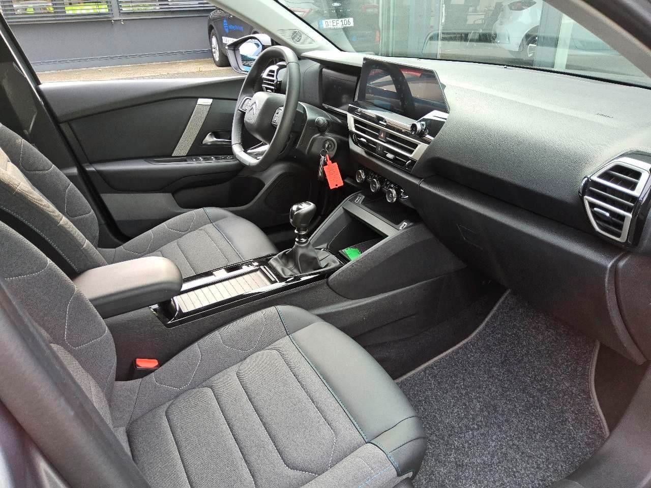Fahrzeugabbildung Citroën C4 Lim. 1.2T PLUS NAVI/LED/KAMERA/VIRT./NEBEL