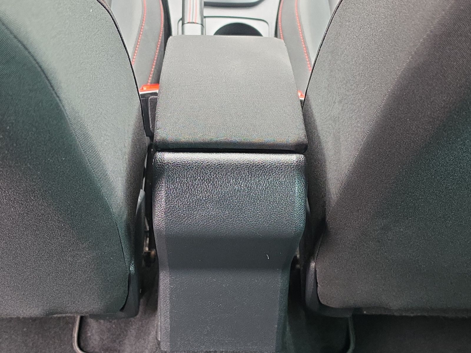 Fahrzeugabbildung SEAT Arona FR PDC SHZ AHK