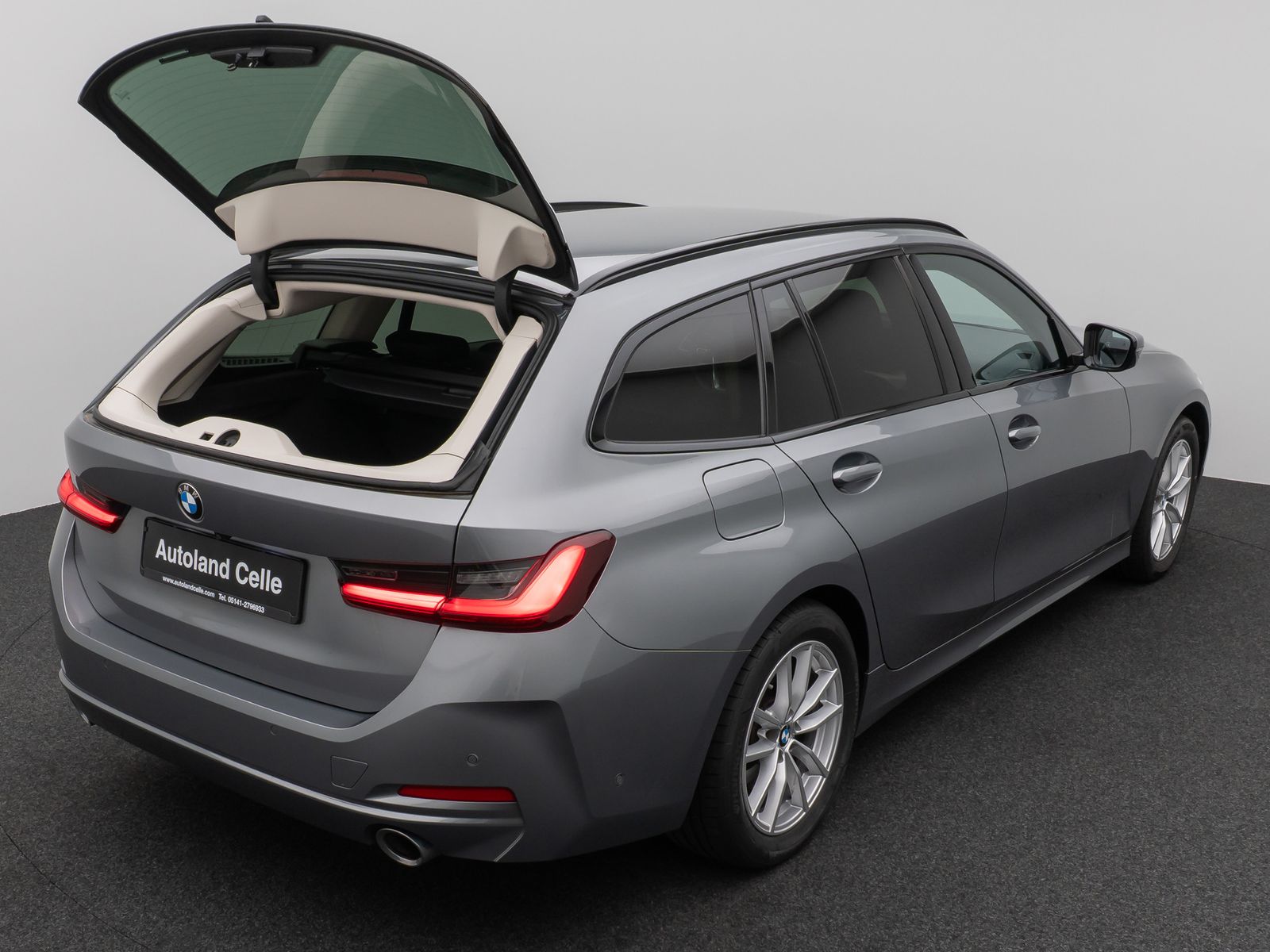 Fahrzeugabbildung BMW 320d Kamera DAB HiFi Fernlichtassist Stop&Go LED