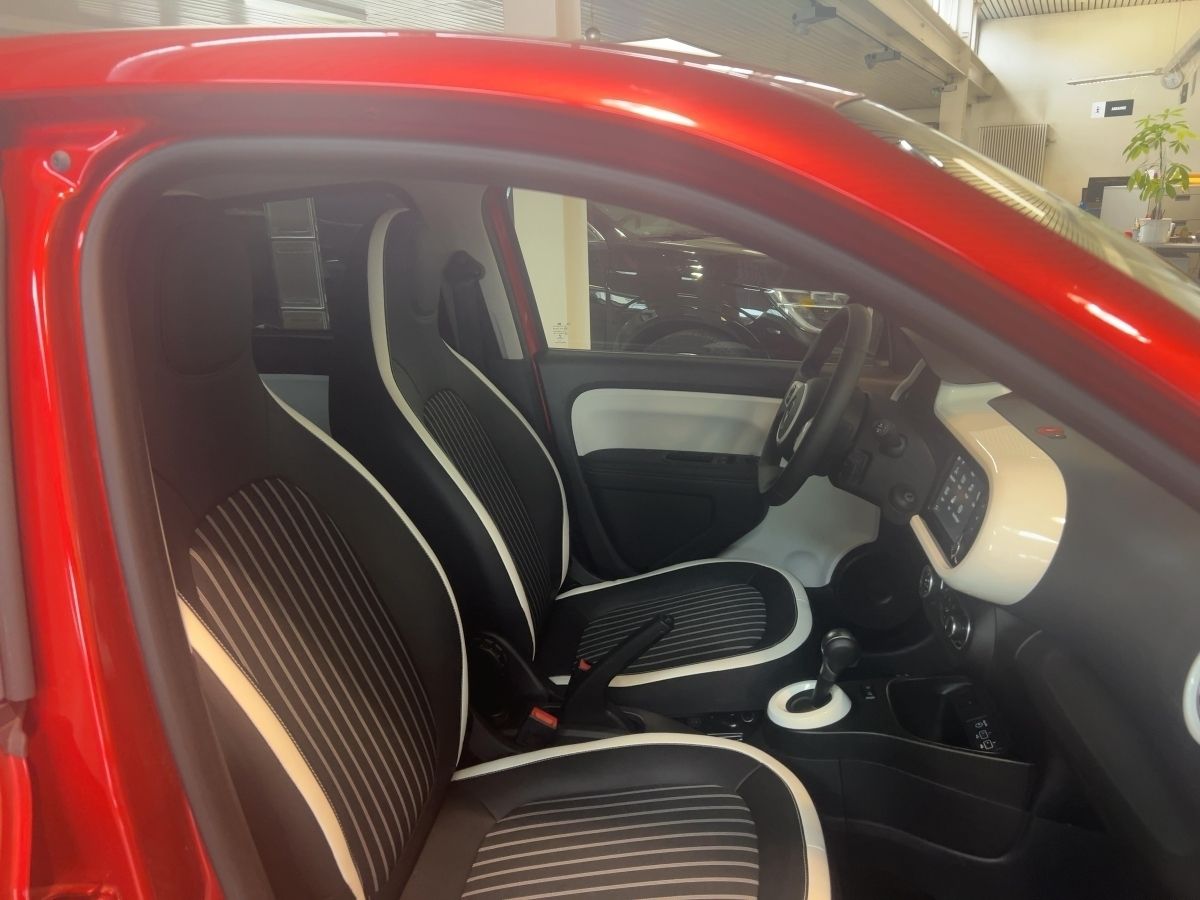 Fahrzeugabbildung Renault Twingo E-TECH Techno GJR SHZ Kamera