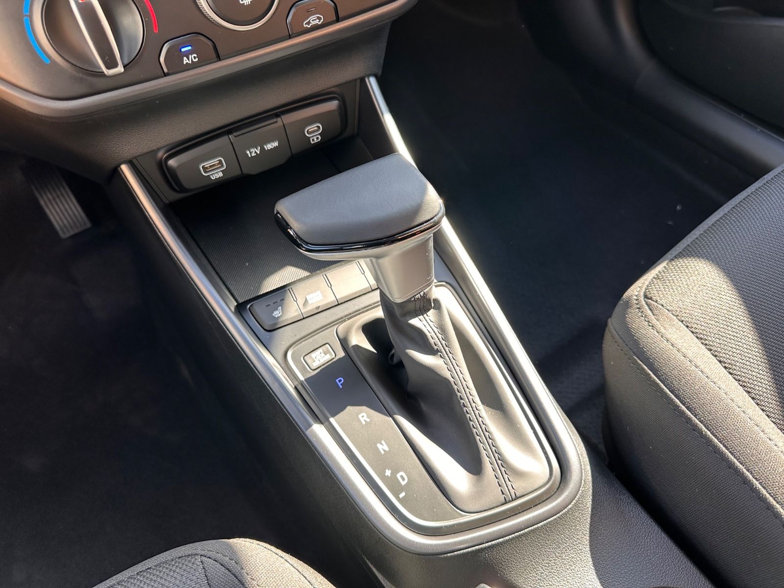 Fahrzeugabbildung Hyundai i20 1.0 T-GDI DCT Comfort APP/Navi/PDC/RFK/SHZG