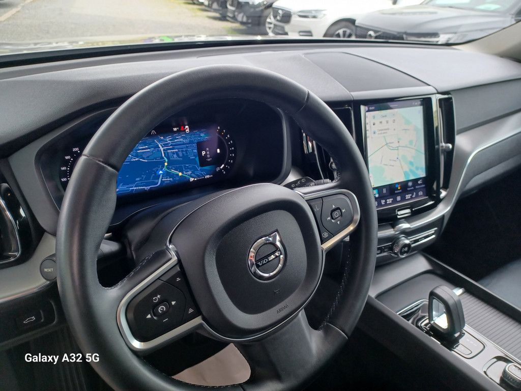 Volvo XC60 B4 Autom.°Momentum Pro°Leder°360°Cam° KI-be foto 20