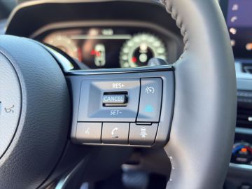 Nissan Qashqai Tekna°Premium Paket°HUD*Pano*Navi*Leder*