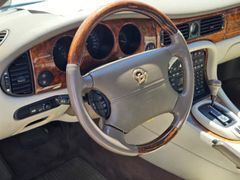 Fahrzeugabbildung Daimler V8 Automatik