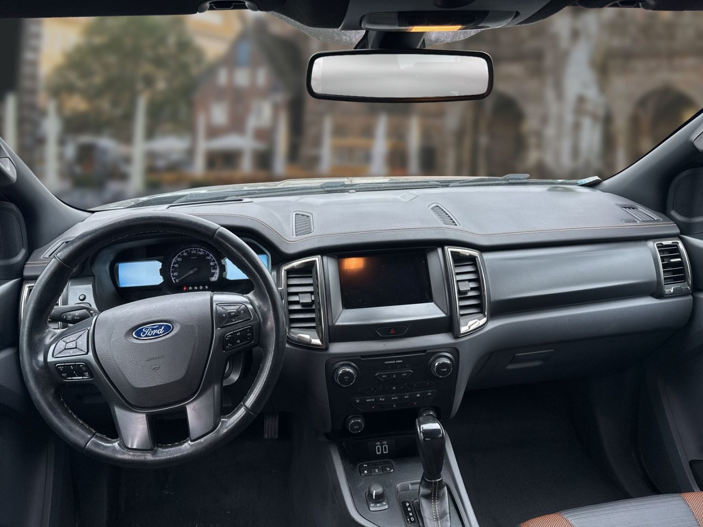 Fahrzeugabbildung Ford Ranger Wildtrak Doppelkabine 4x4 3.2 TDCi AHK Na