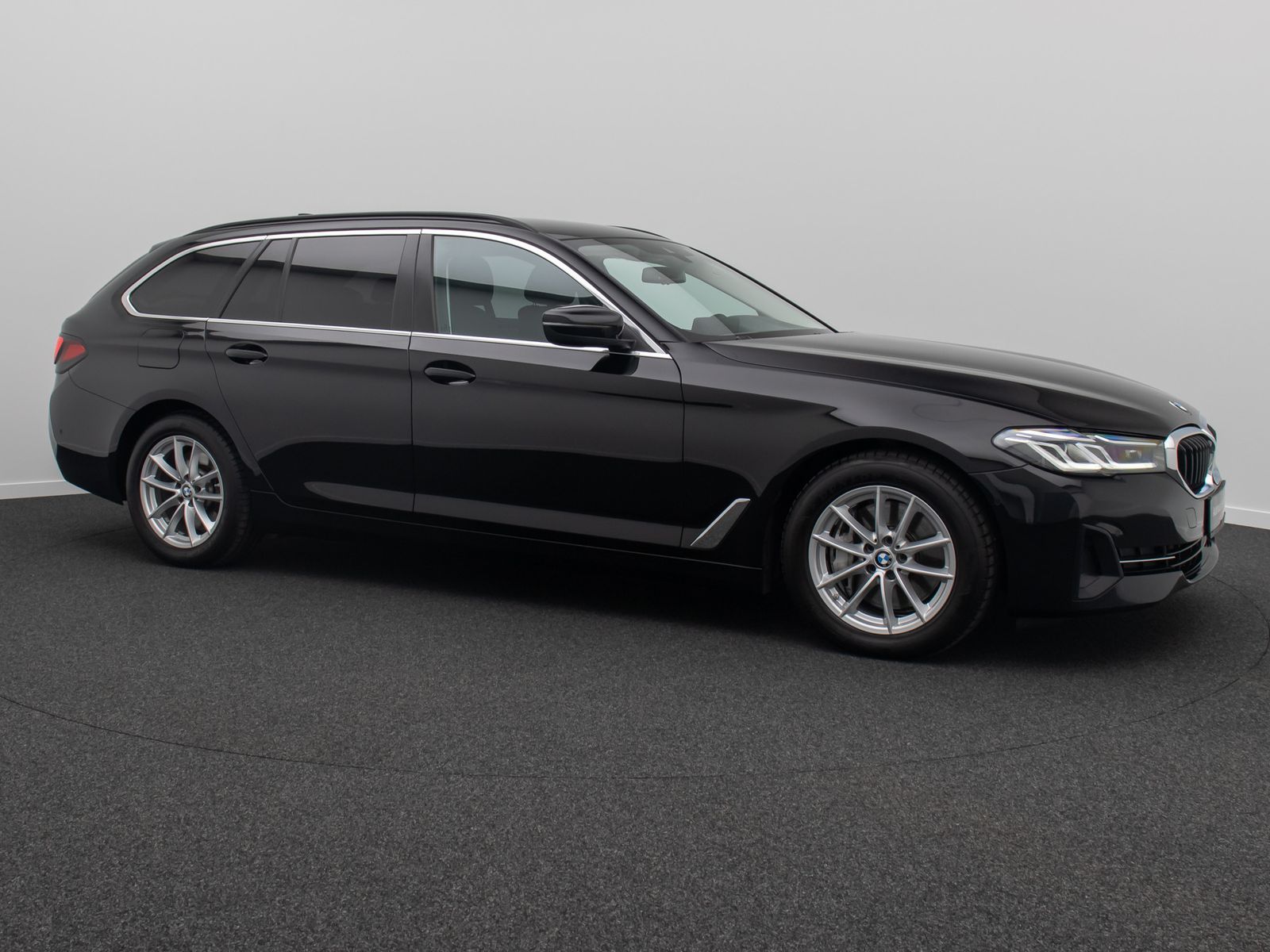 Fahrzeugabbildung BMW 530d xD Komfort DAB HUD Laser Kamera AHK HiFi