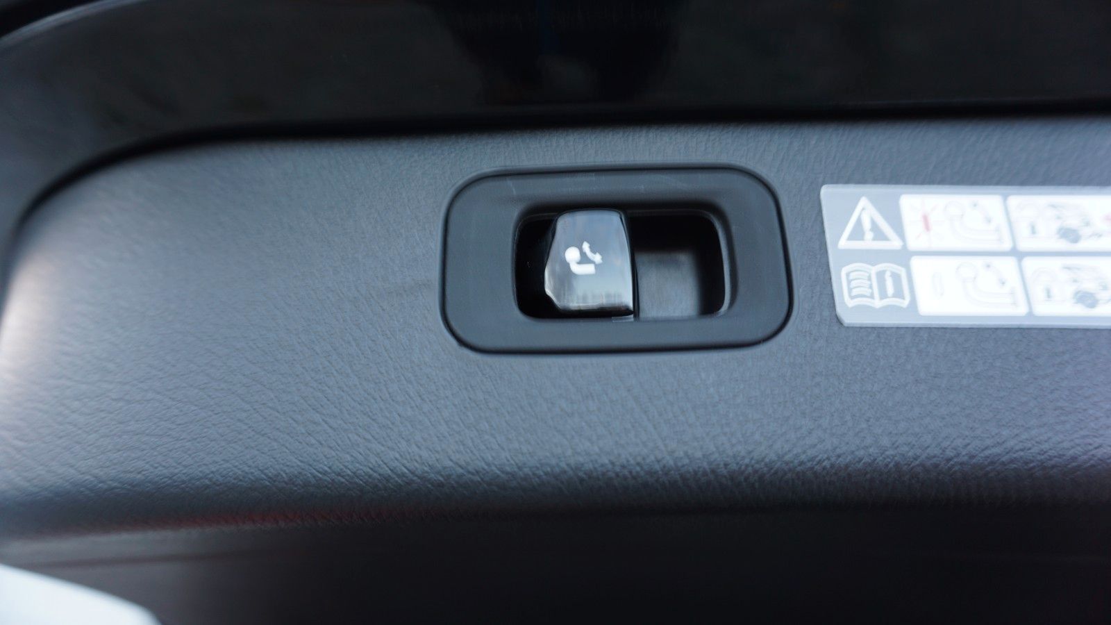 Fahrzeugabbildung Mercedes-Benz C 220d T AMG Line Kamera Navi AHK Junge Sterne