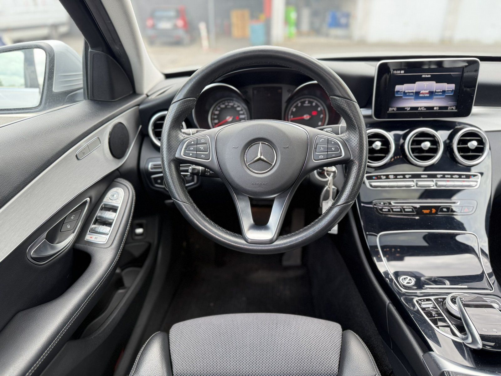 Fahrzeugabbildung Mercedes-Benz C 180 Avantgarde*SCHIEBEDACH*TOTWINKEL*LED*NAVI*