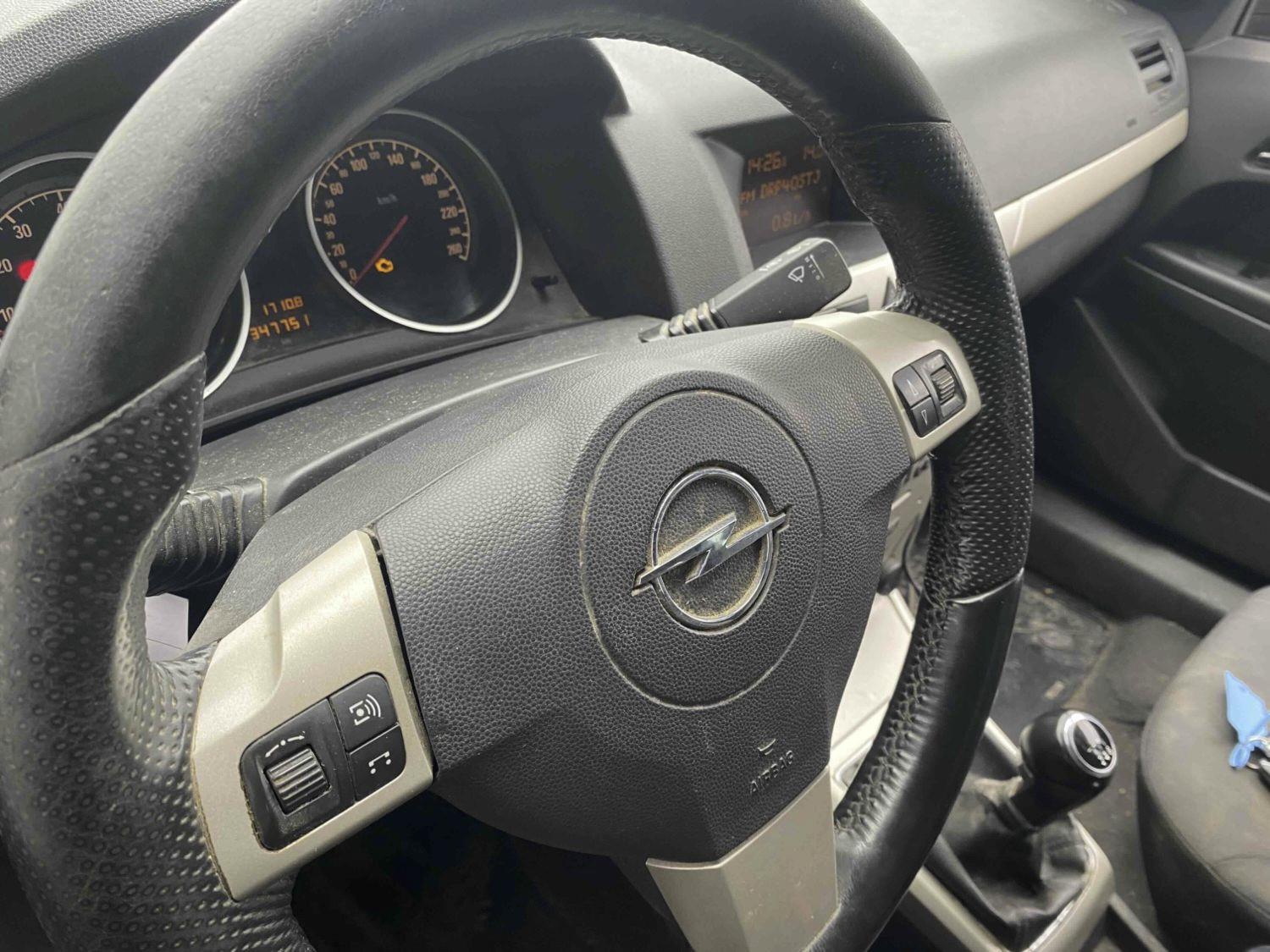Opel Astra 2008 — photo 8