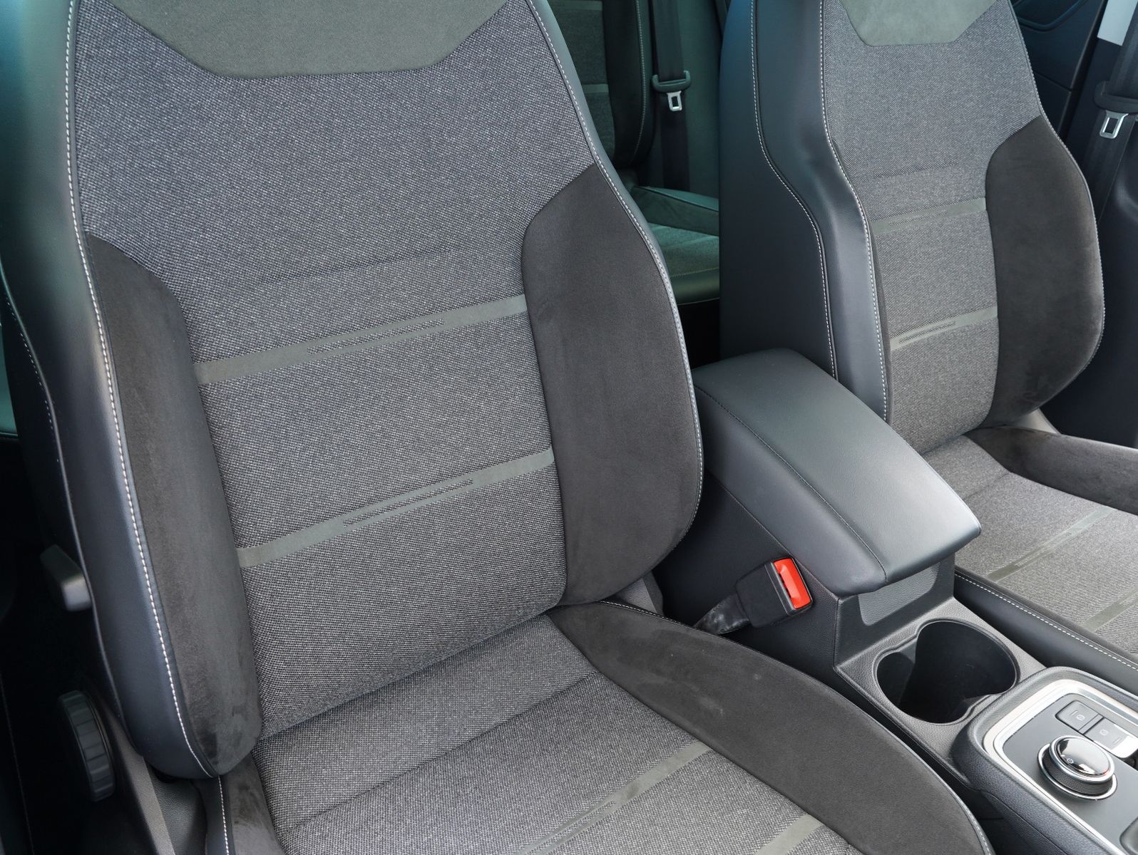 Fahrzeugabbildung SEAT Ateca 1.5 TSI ACT Xperience LED/NAVI/ACC/AHK