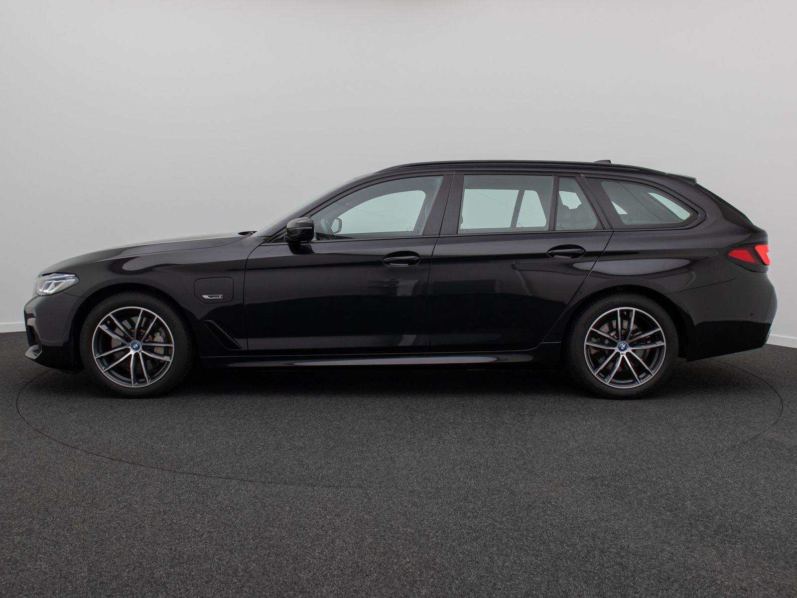 Fahrzeugabbildung BMW 530e xD M Sport HUD Komfort Laser 4xKlima DAB