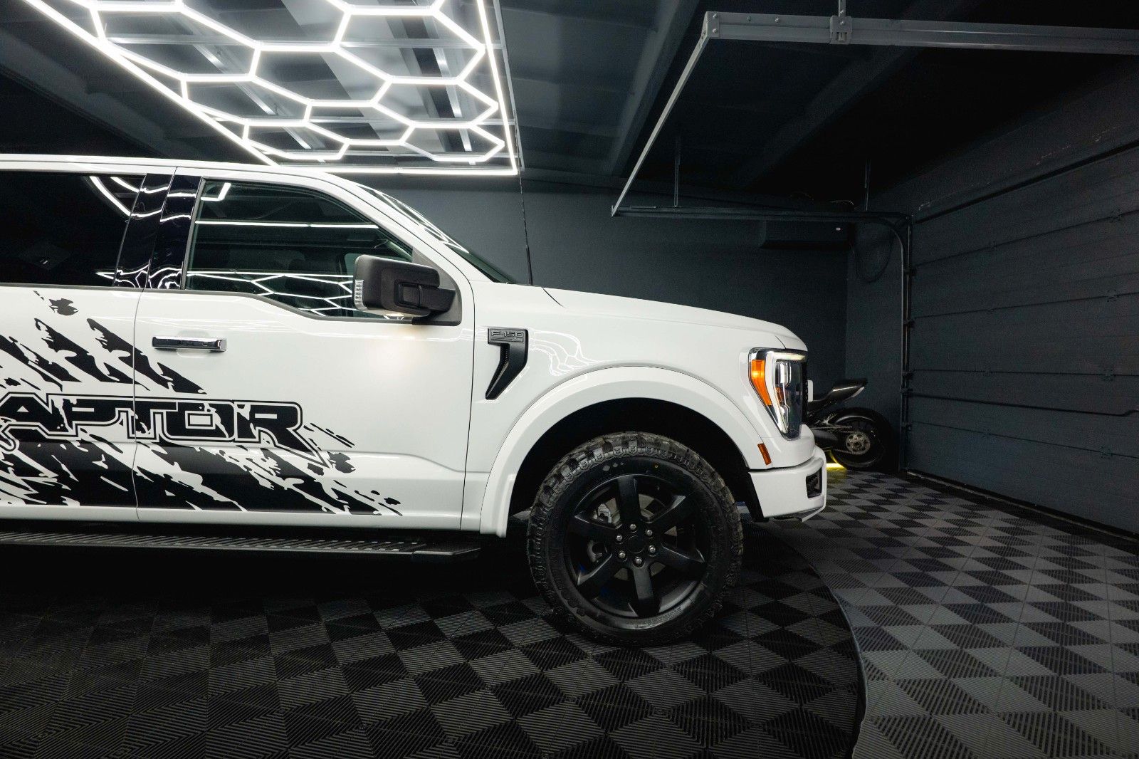 Fahrzeugabbildung Ford F150 5.0L V8 4x4 Offroad SuperCrew RAPTOR 19%