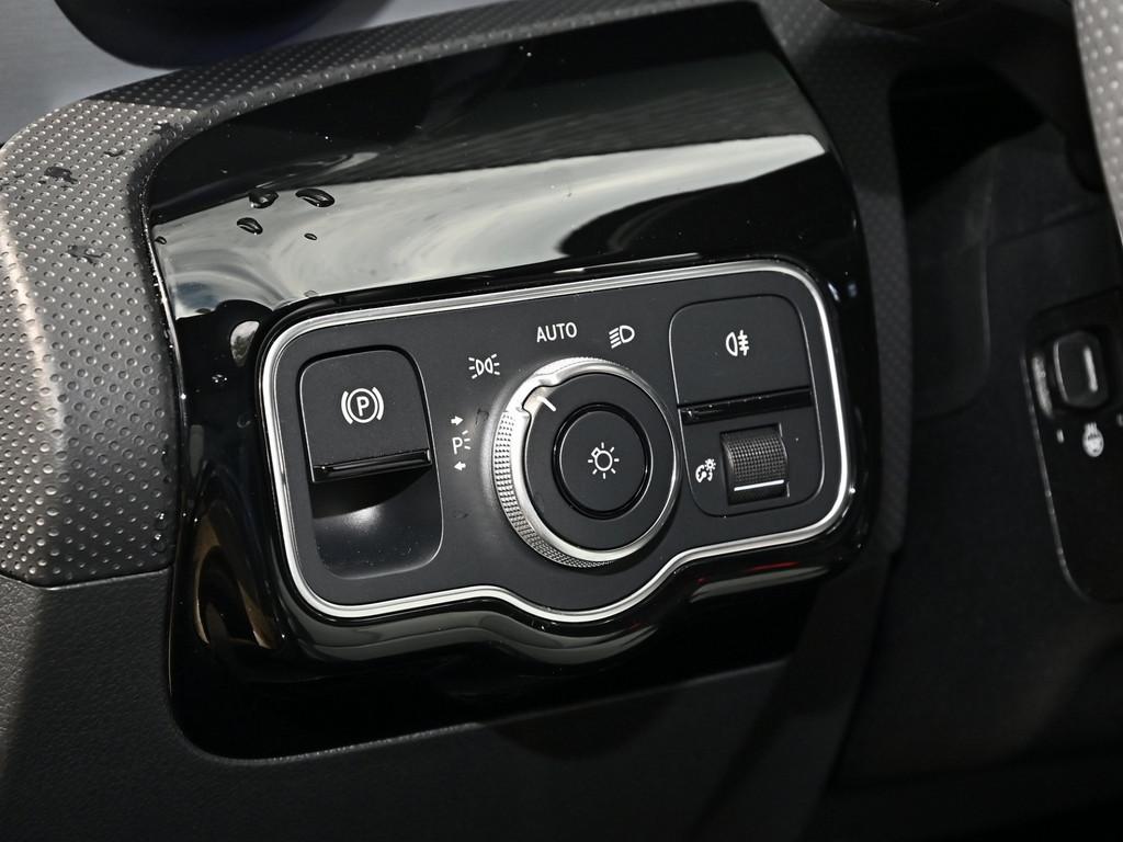 Mercedes-Benz A 250 e AMG Sport Advanced+ HUD LED 360° NAVI BT