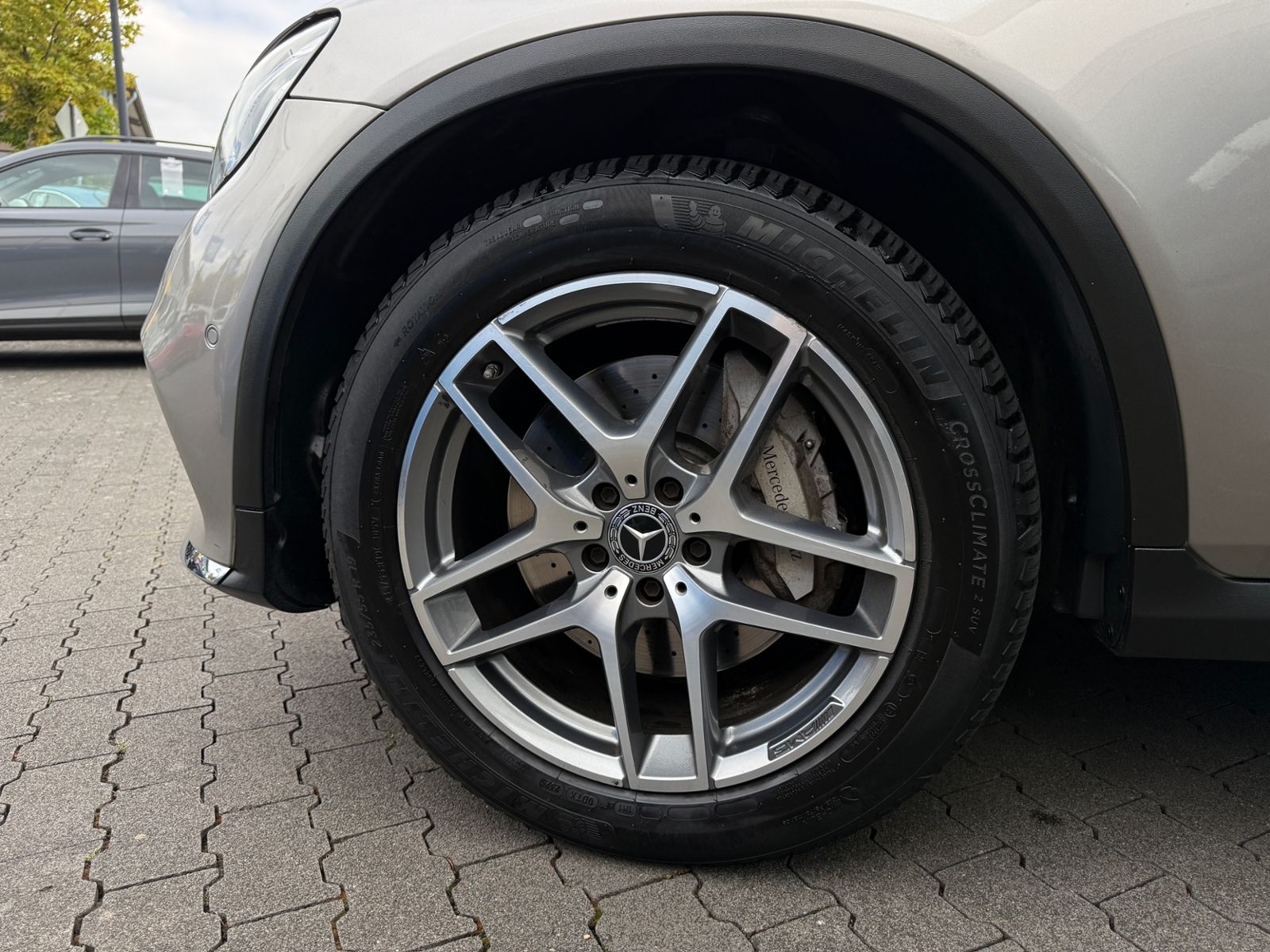 Fahrzeugabbildung Mercedes-Benz GLC 220 d 4Matic AMG Line PANO LED NAV