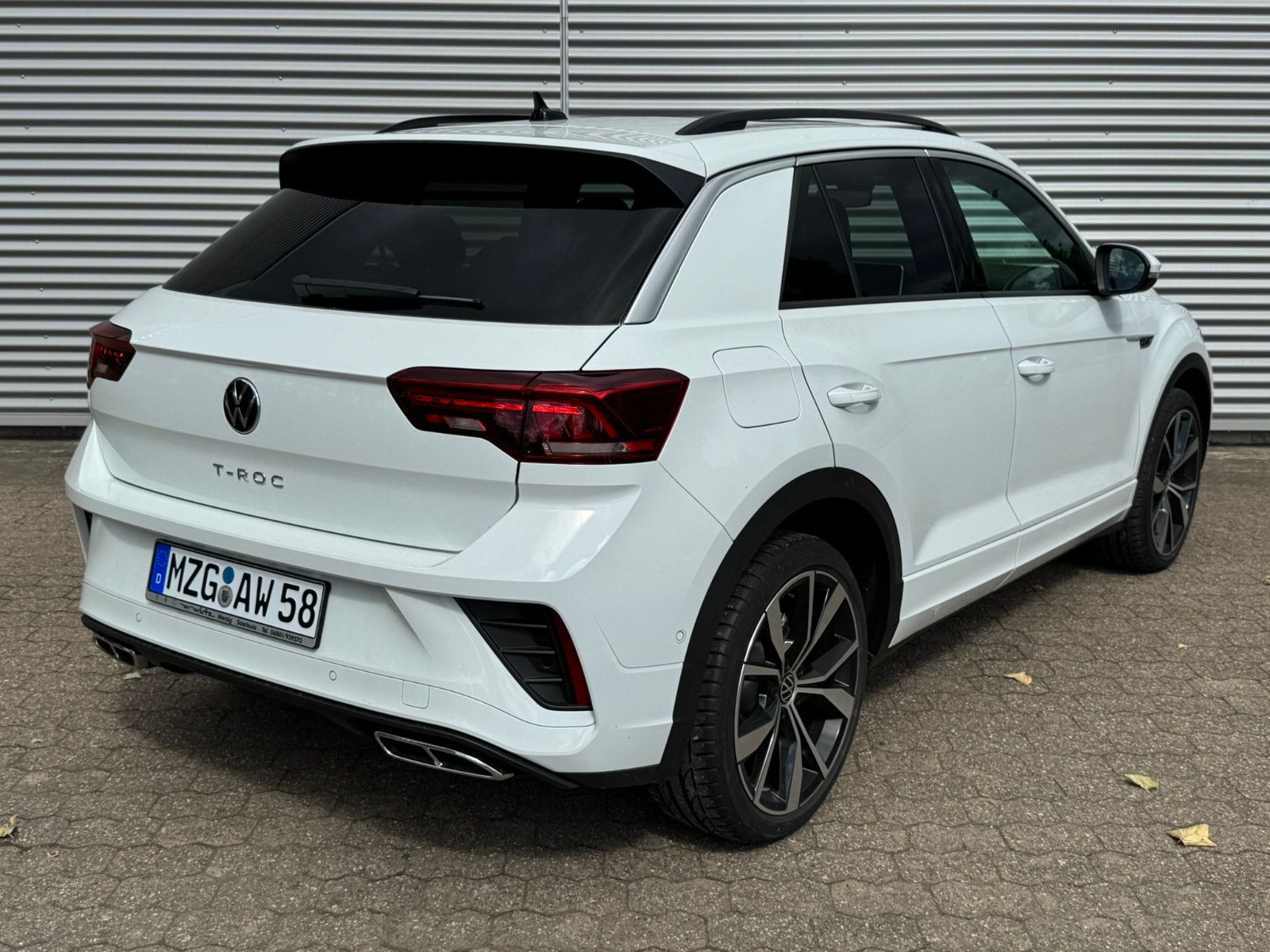 Fahrzeugabbildung Volkswagen T-Roc R-Line 1.5 TSI DSG AHK ACC