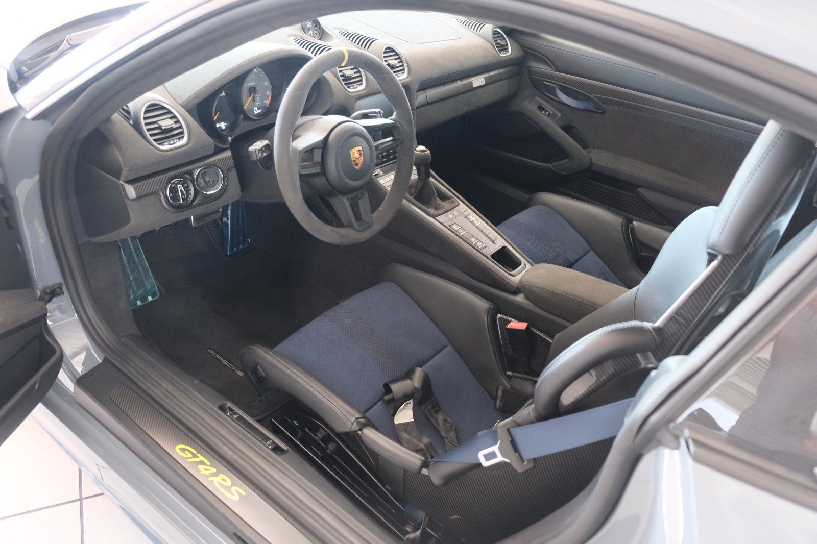 Fahrzeugabbildung Porsche Cayman GT4 RS/Weissach/PCCB/Approved 2028