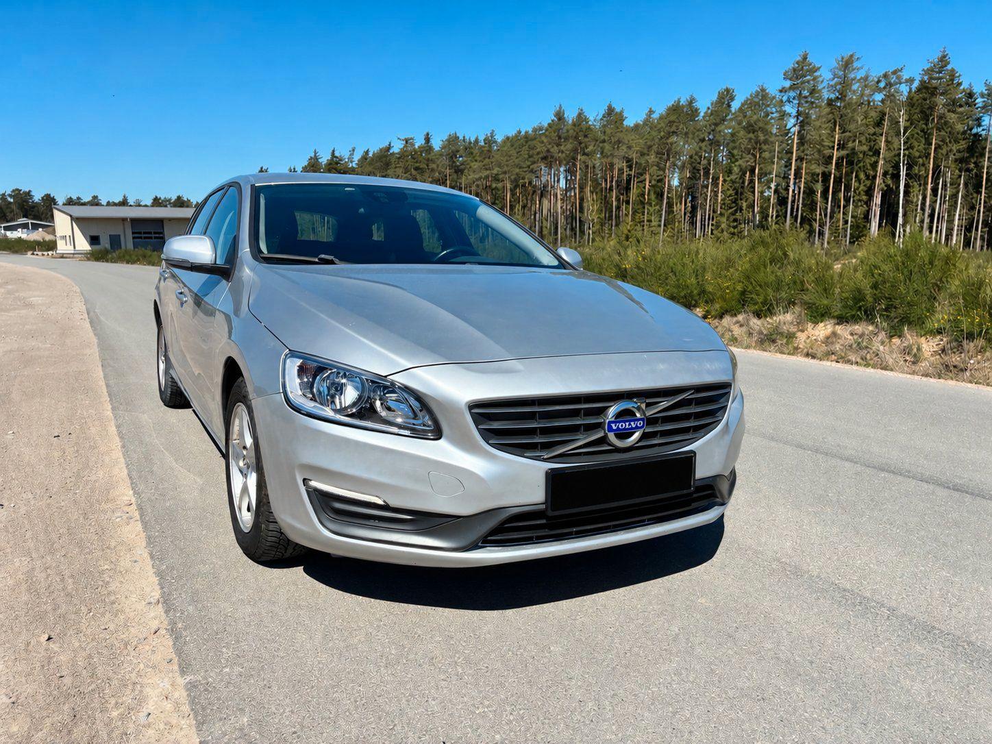 Volvo V60 2015 — rear view
