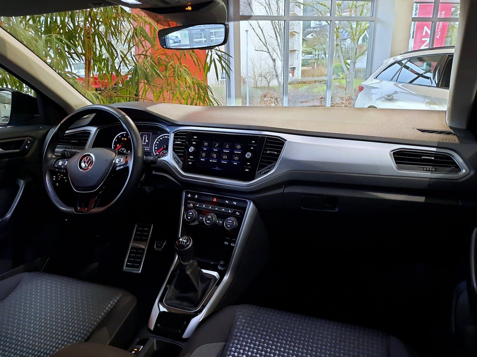 Fahrzeugabbildung Volkswagen T-Roc Active TSI *AHK*Panodach*Navi*LED*PDC*ACC*