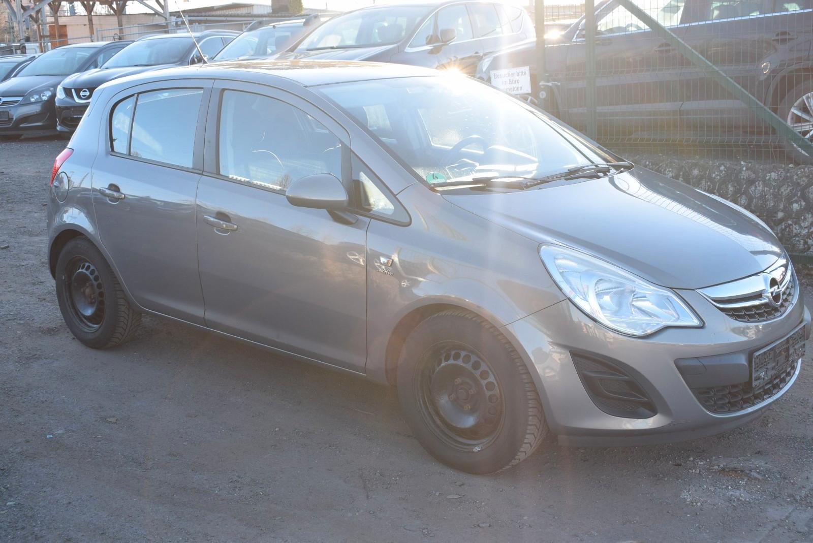 Opel Corsa 2013 — interior