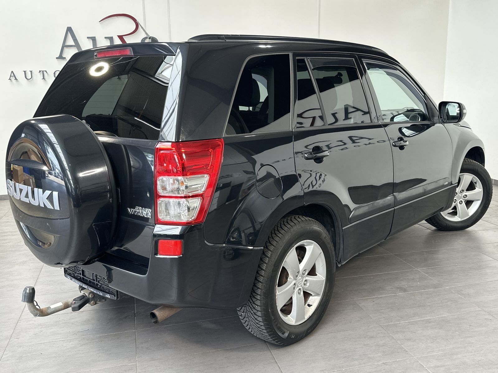 Fahrzeugabbildung Suzuki Grand Vitara 2.4 VVT Club AHK+LEDER+GLASDACH+TEM
