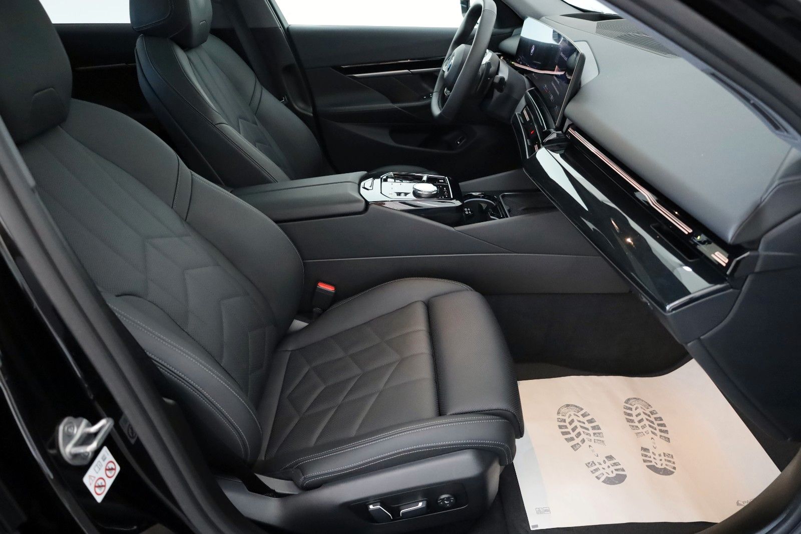 Fahrzeugabbildung BMW 520 d,Travel+Innov. Pak,Panorama,HUD, AHK el,+WR