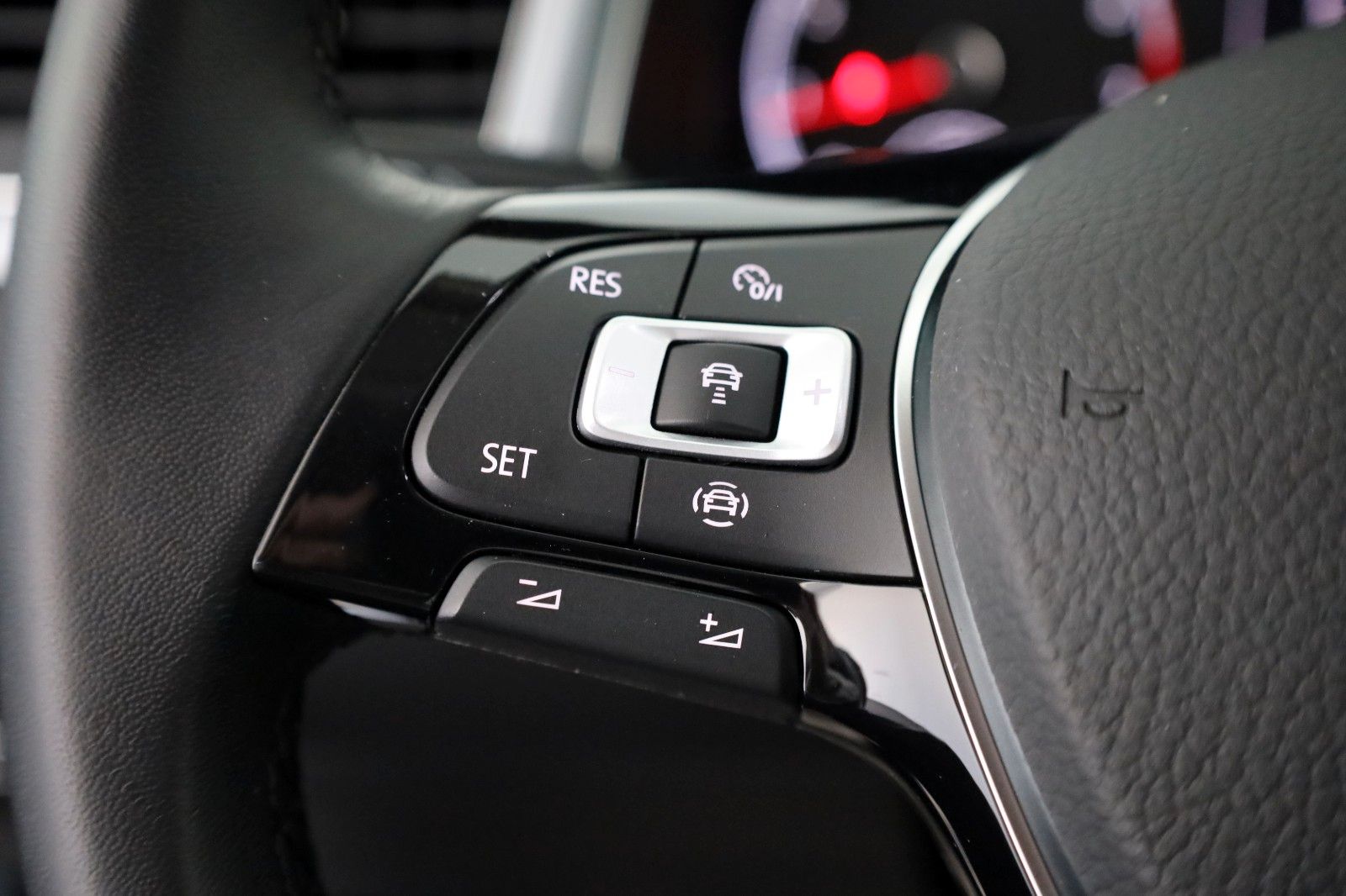 Fahrzeugabbildung Volkswagen T-Roc Active Navi,LED,SH,PDC,Apple CarPlay