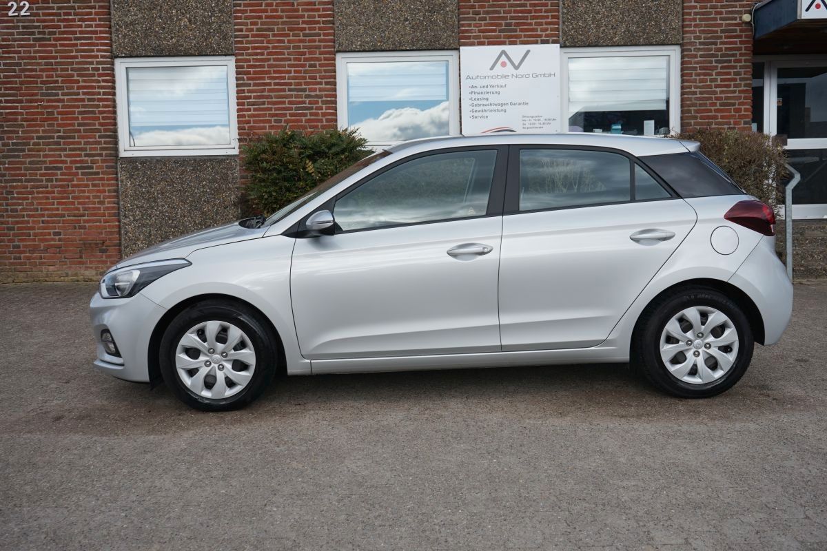 Fahrzeugabbildung Hyundai i20 Style*Kamera*Service Neu*Hu Au Neu