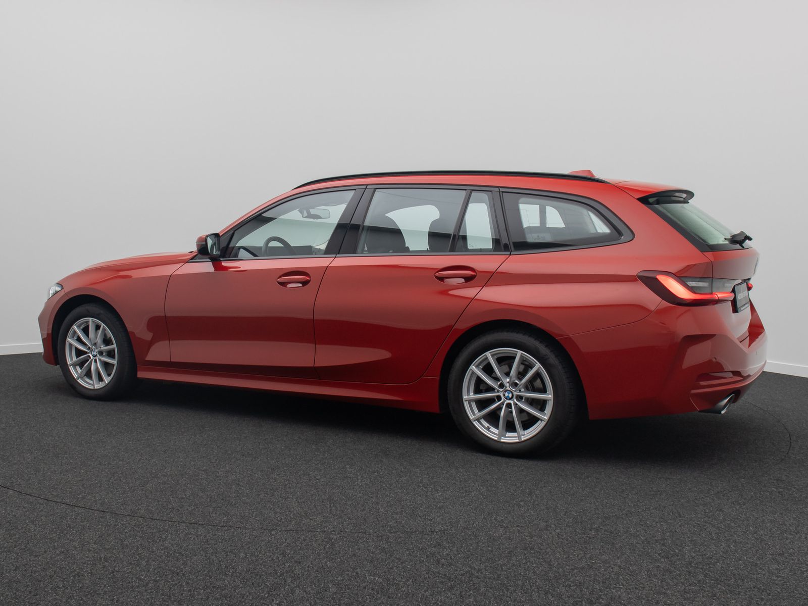 Fahrzeugabbildung BMW 320d xD DAB Alarm HUD HiFi Sportsitz Geschwindig