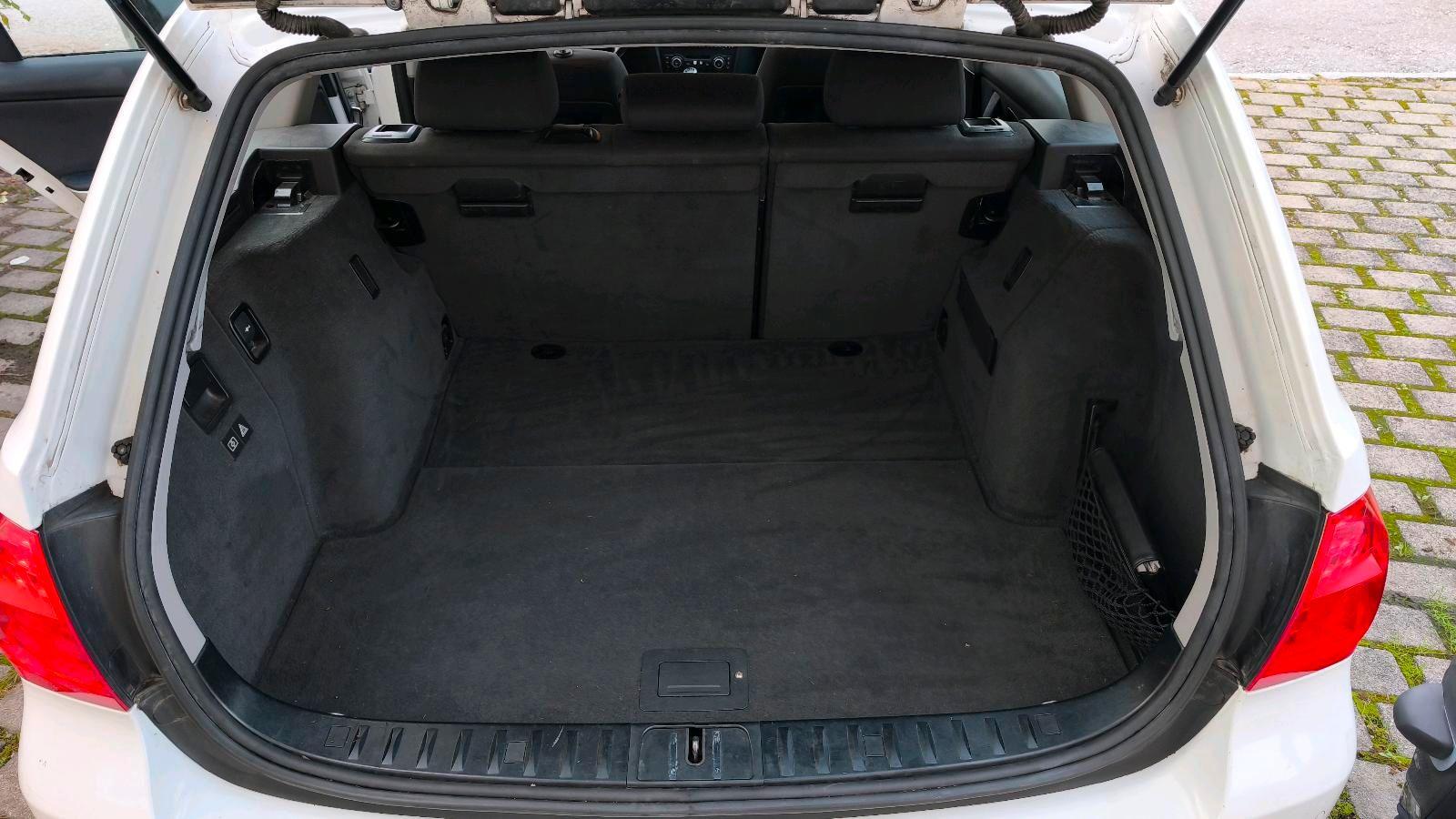 BMW 318 2010 — photo 7