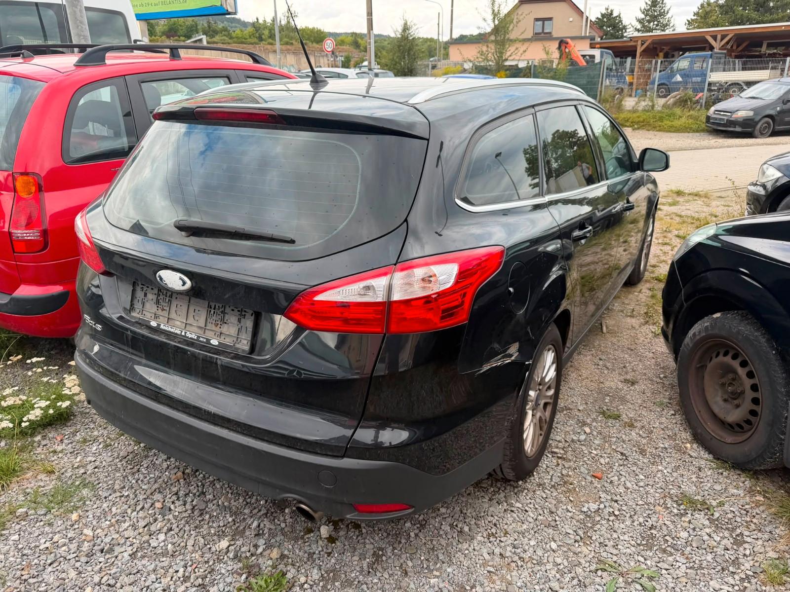 Ford Focus 2012 — rear view