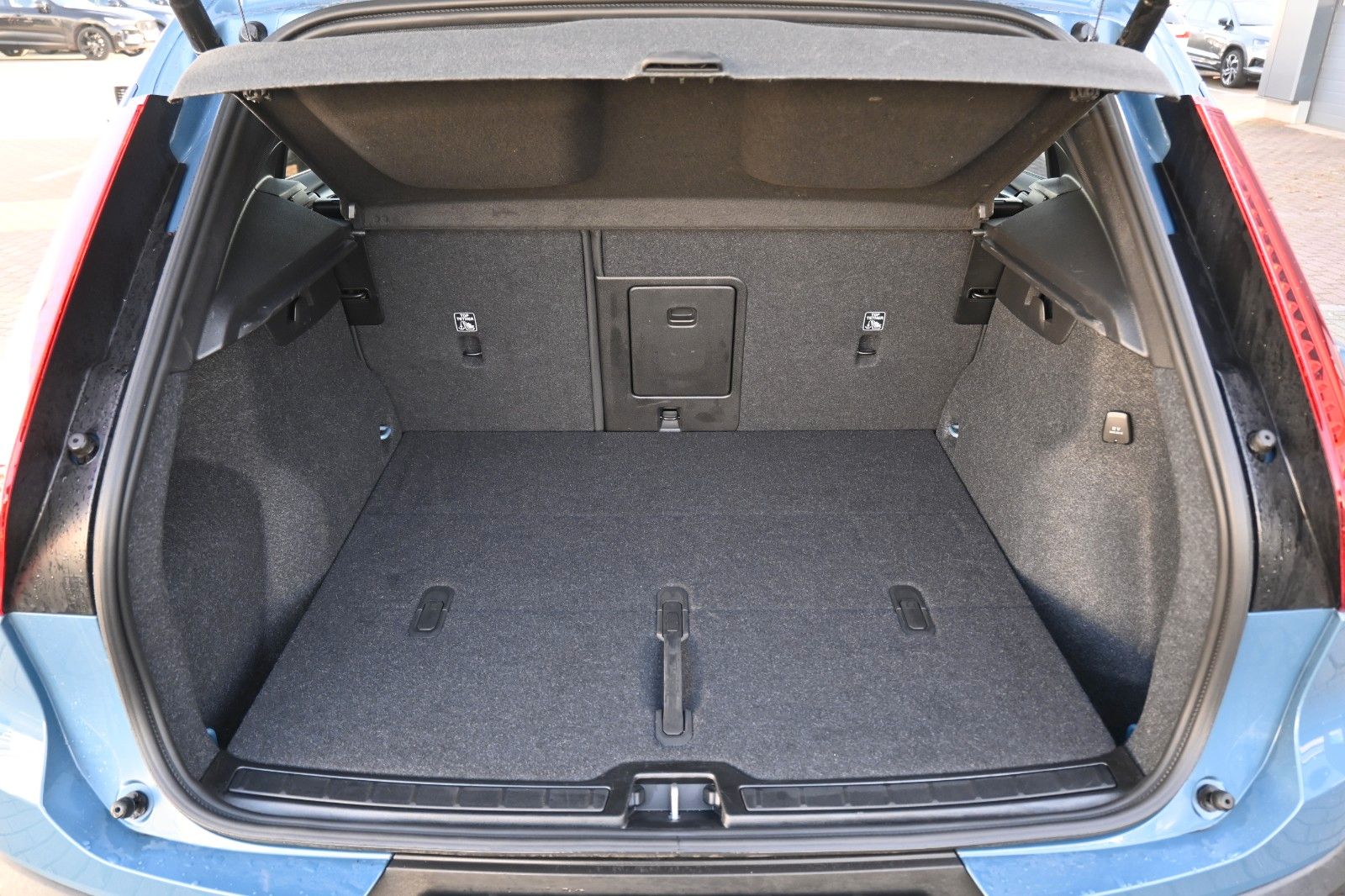 Fahrzeugabbildung Volvo XC40 B3 DKG Plus Dark*360°*PANO*ACC